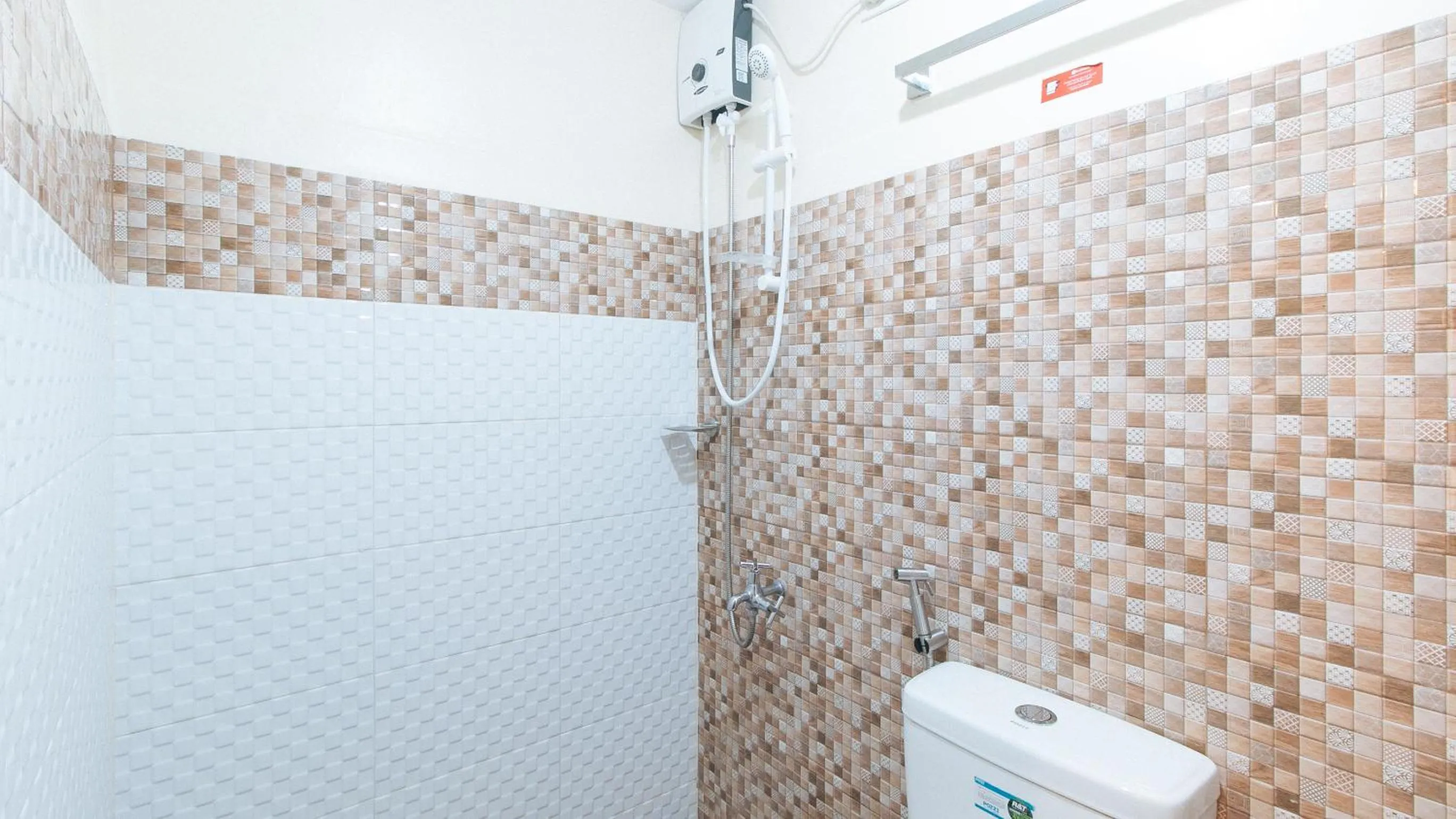 Bathroom in RedDoorz Plus near Johnson and Johnson Paranaque