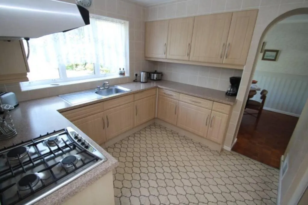 Nicely decorated 3 bedroom house near Heathrow, London