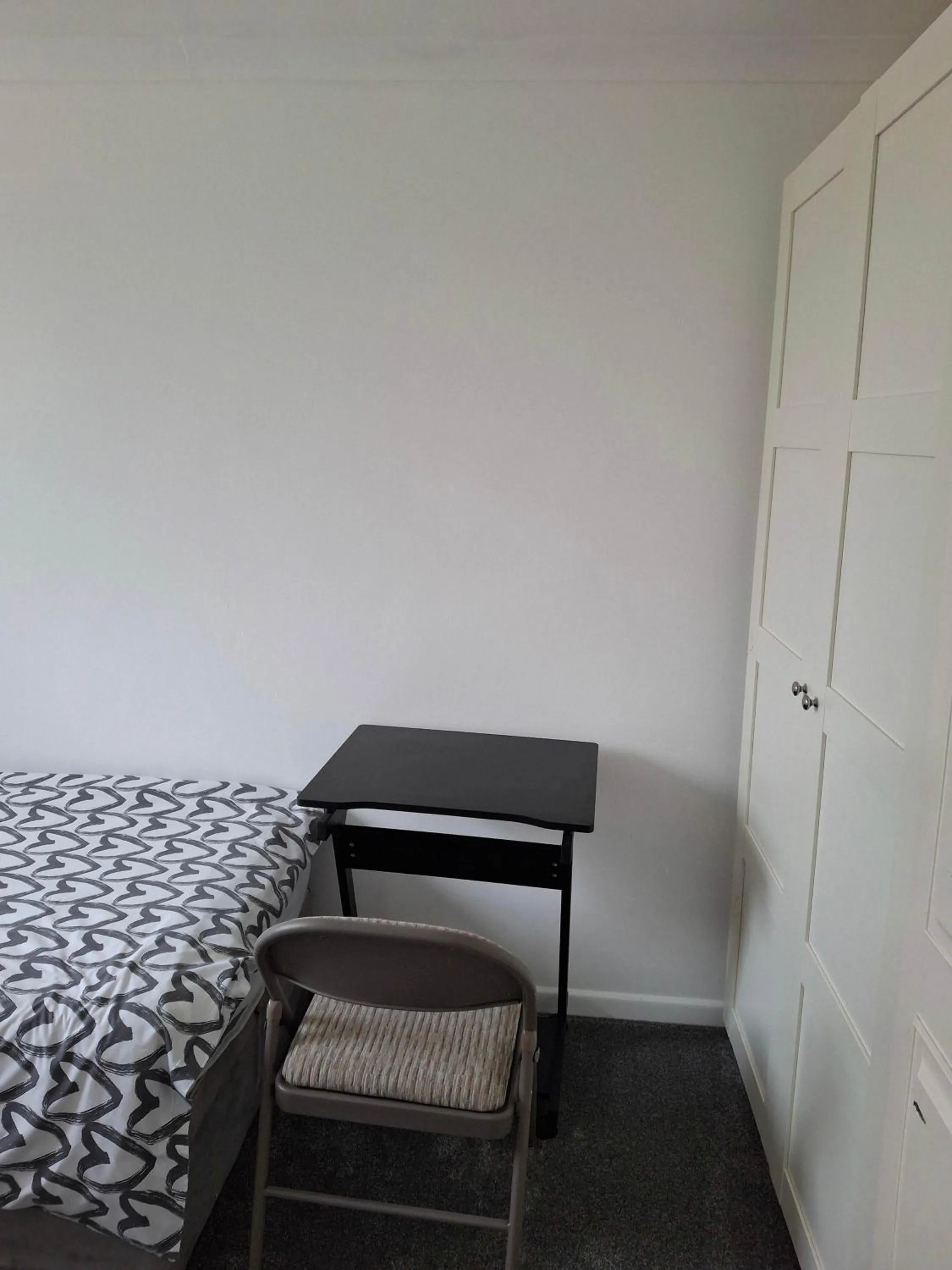Nicely decorated 3 bedroom house near Heathrow, London