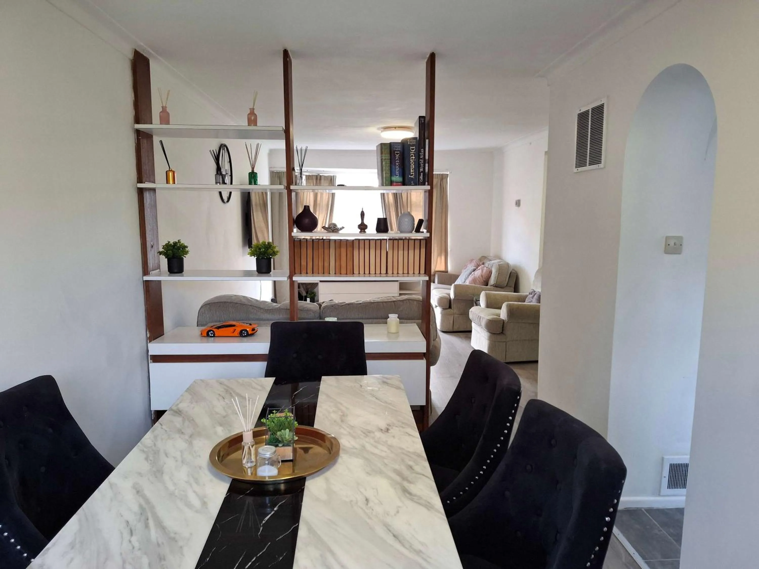 Nicely decorated 3 bedroom house near Heathrow, London