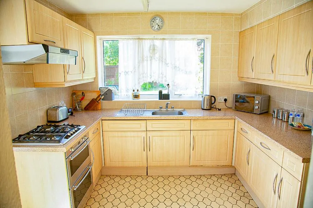 Nicely decorated 3 bedroom house near Heathrow, London