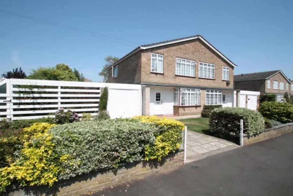Nicely decorated 3 bedroom house near Heathrow, London Nicely decorated 3 bedroom house near Heathrow, London