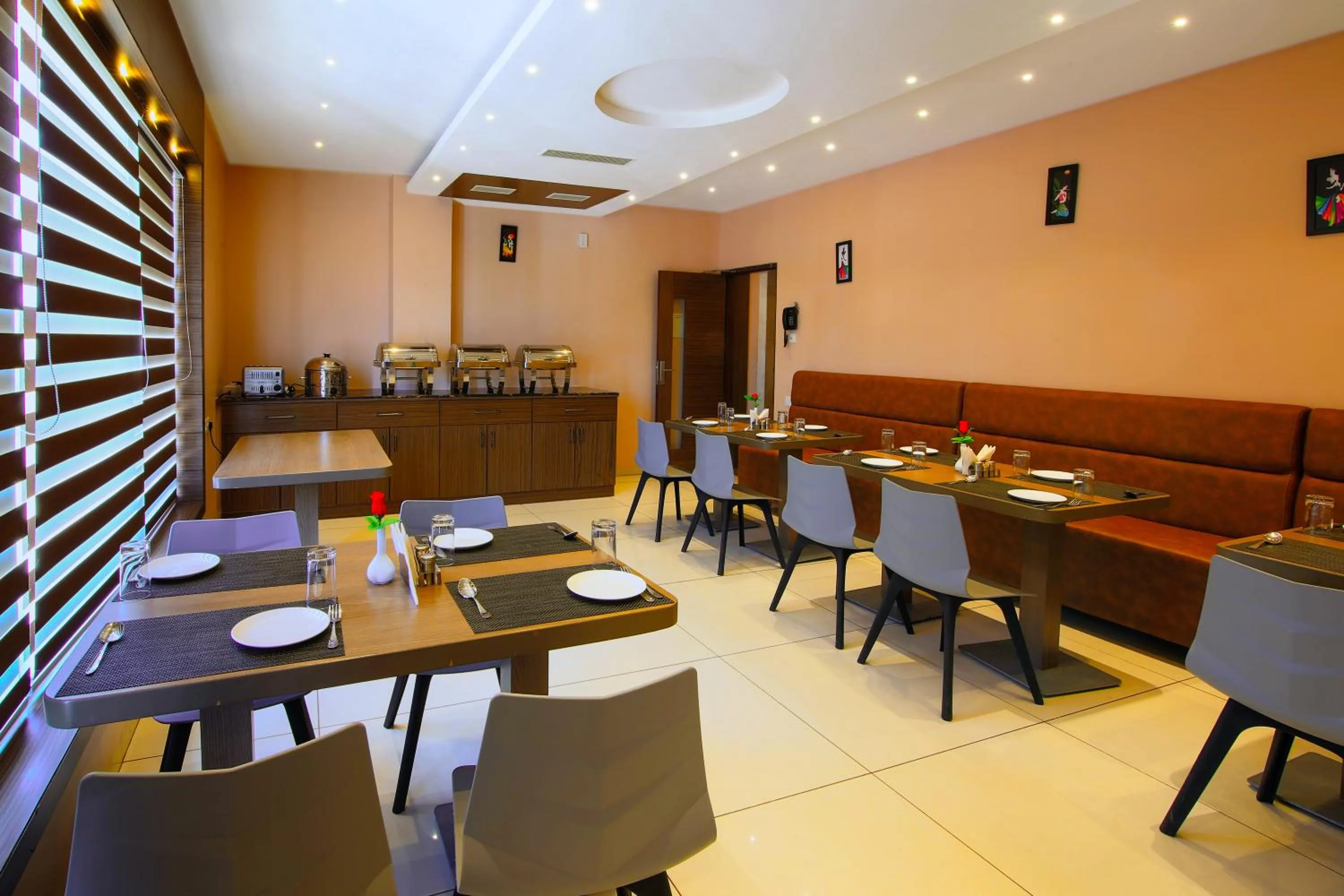 Breakfast in Aloka Stay Inn