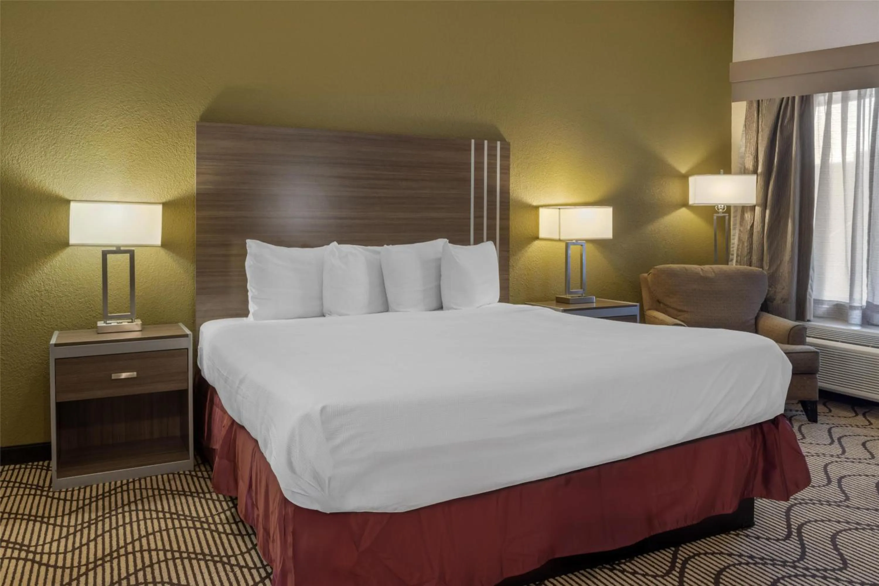 Bedroom, Bed in Best Western Heritage Inn