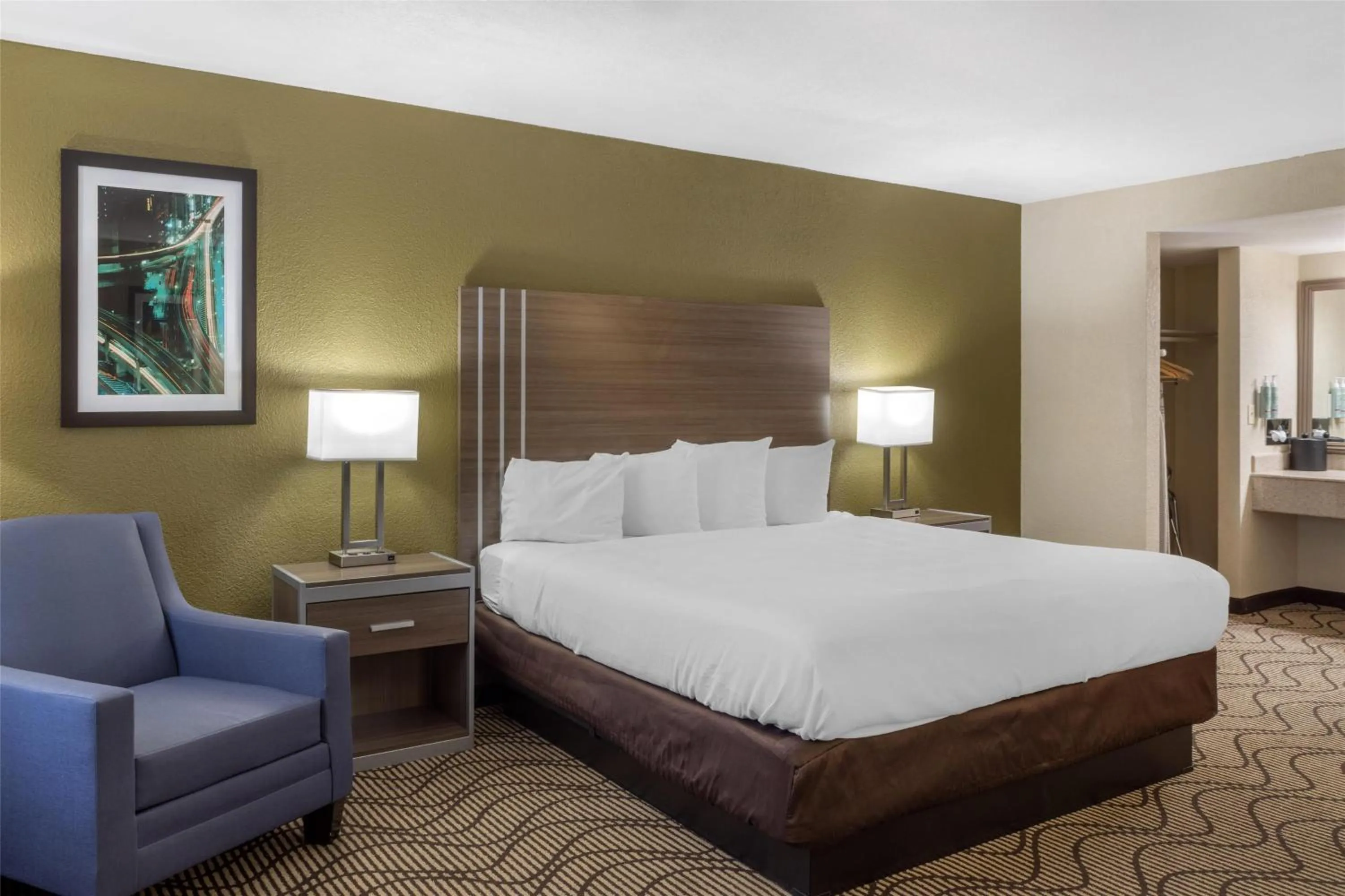 Bedroom, Bed in Best Western Heritage Inn