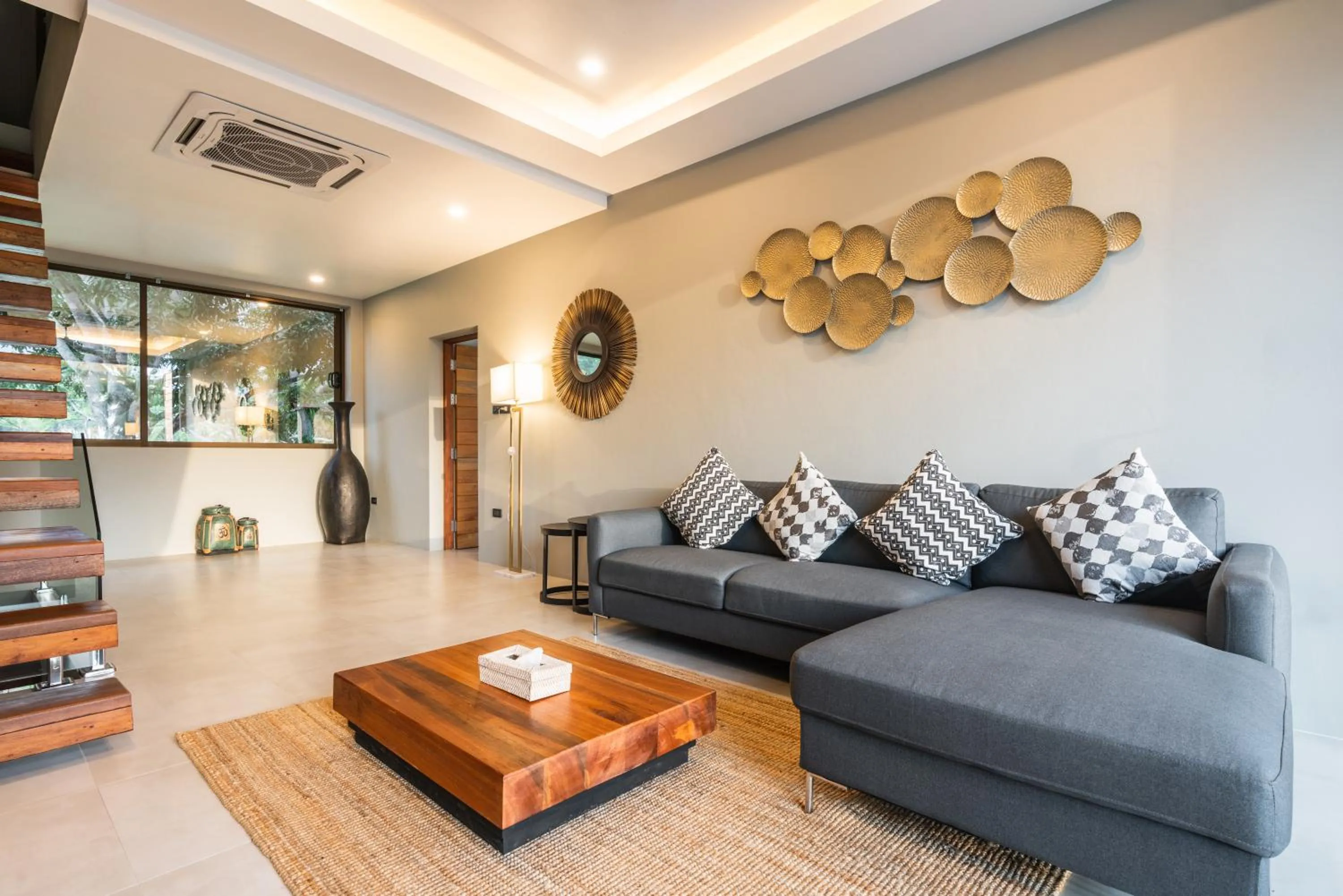 Communal lounge/ TV room in Zee Luxury Boutique Hotel