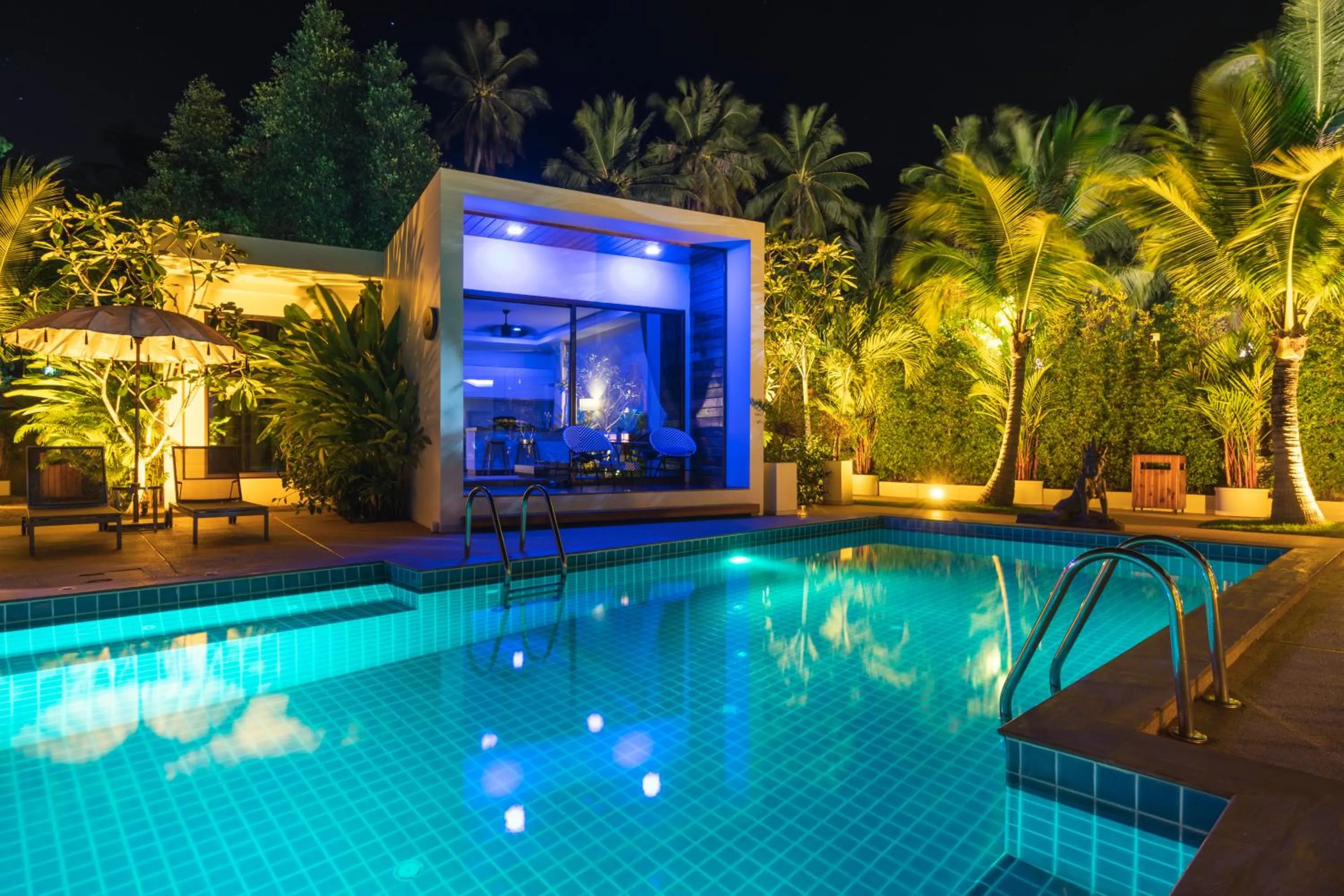 Swimming pool in Zee Luxury Boutique Hotel