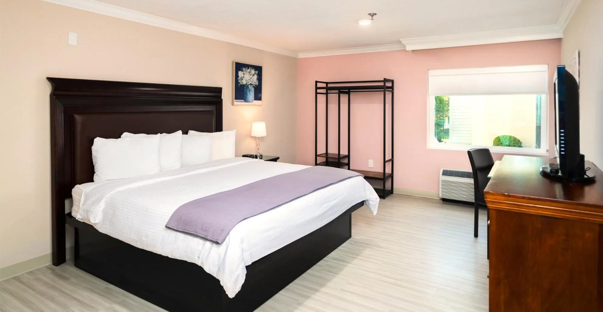 Bed in Bella Vista Hotel & Suites