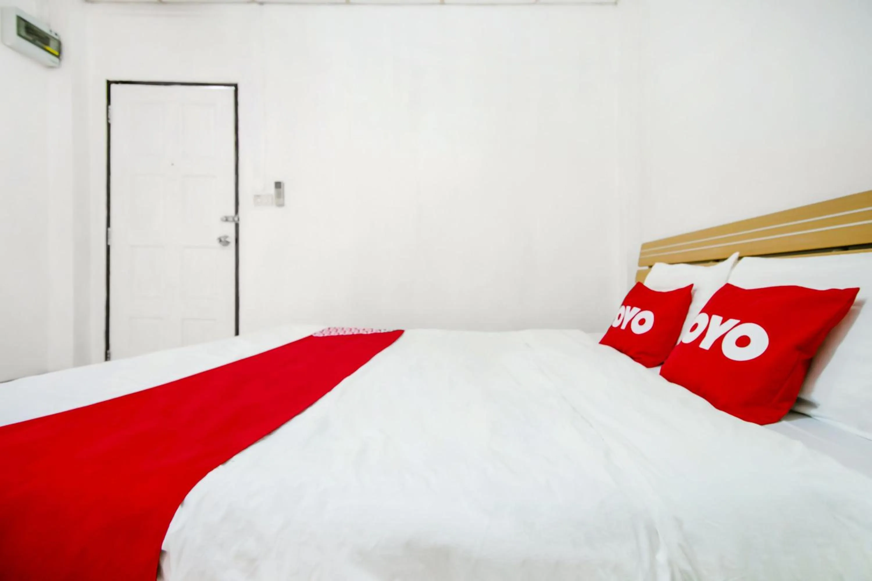 Photo of the whole room, Bed in OYO 525 MRT Phetkasem 48-1 Place