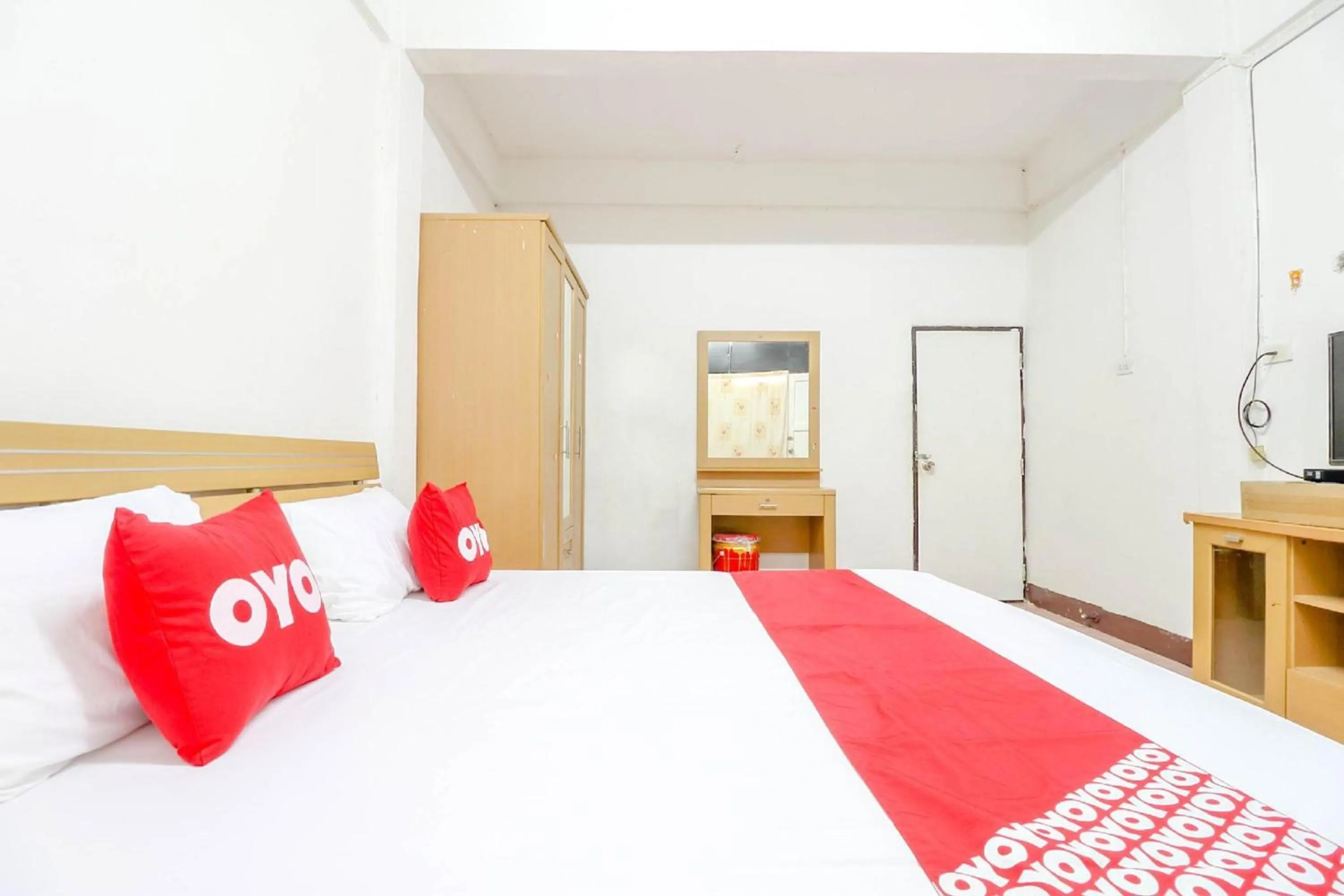 Bedroom, Bed in OYO 525 MRT Phetkasem 48-1 Place