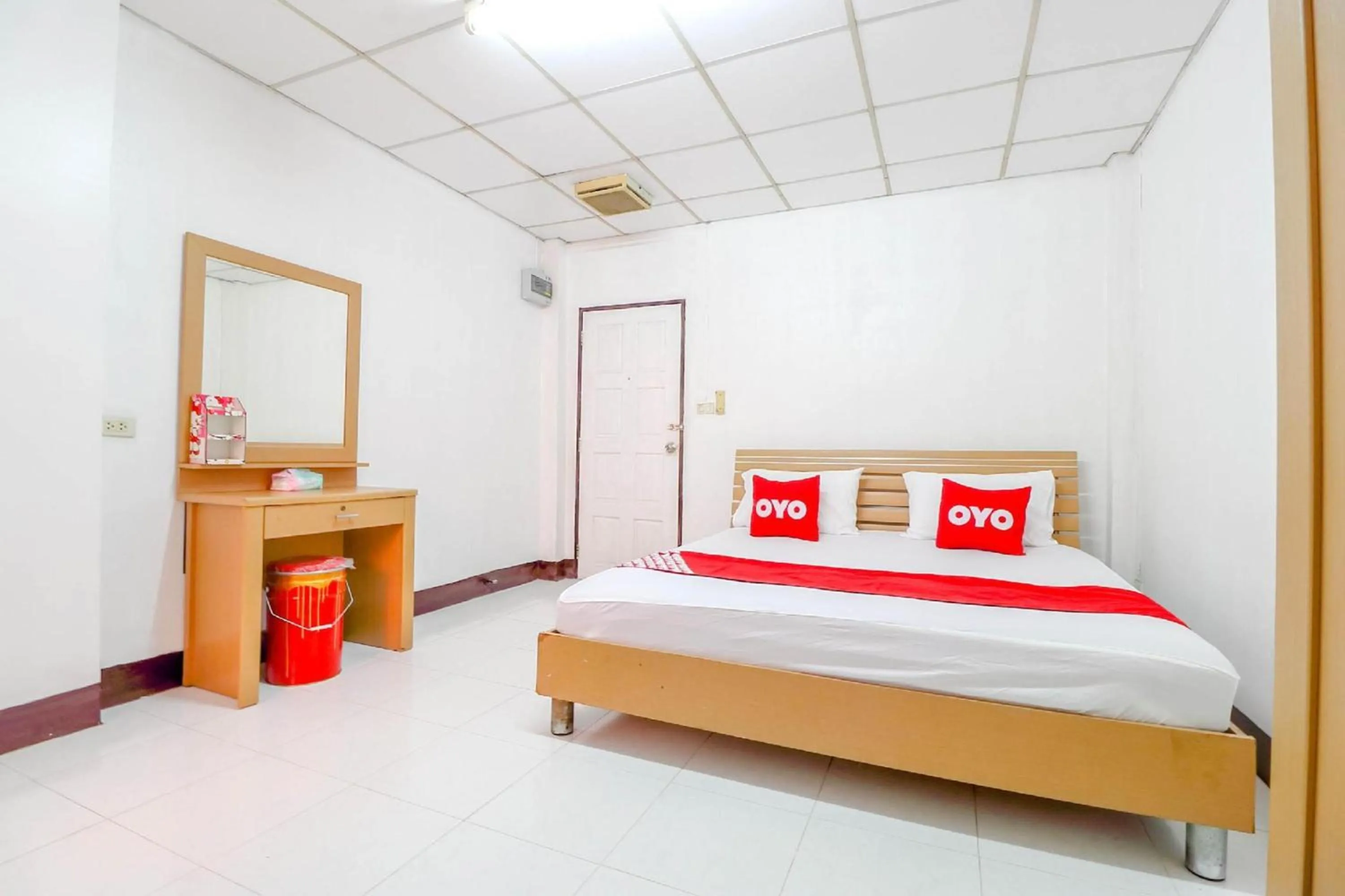 Bedroom, Bed in OYO 525 MRT Phetkasem 48-1 Place