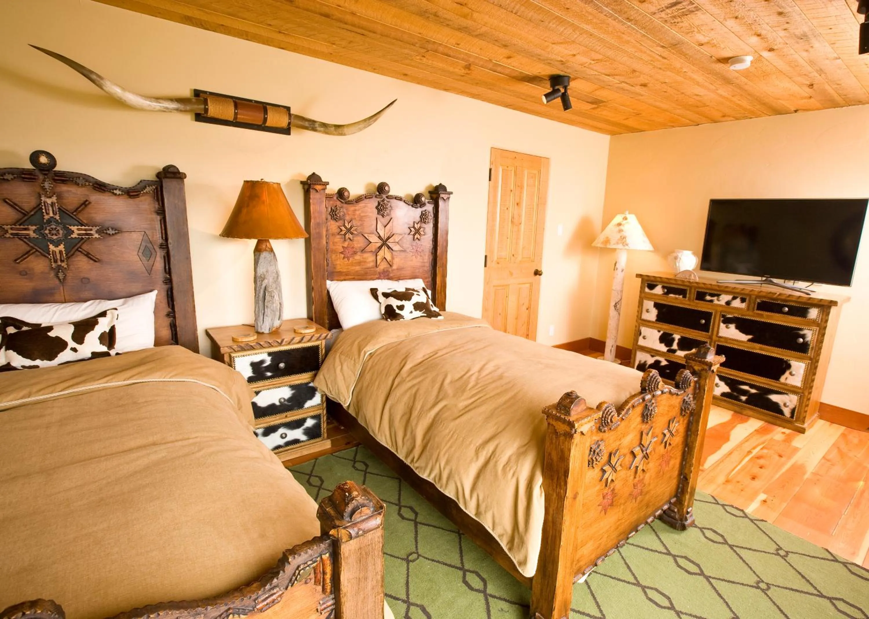 Photo of the whole room, Bed in Spring Creek Ranch