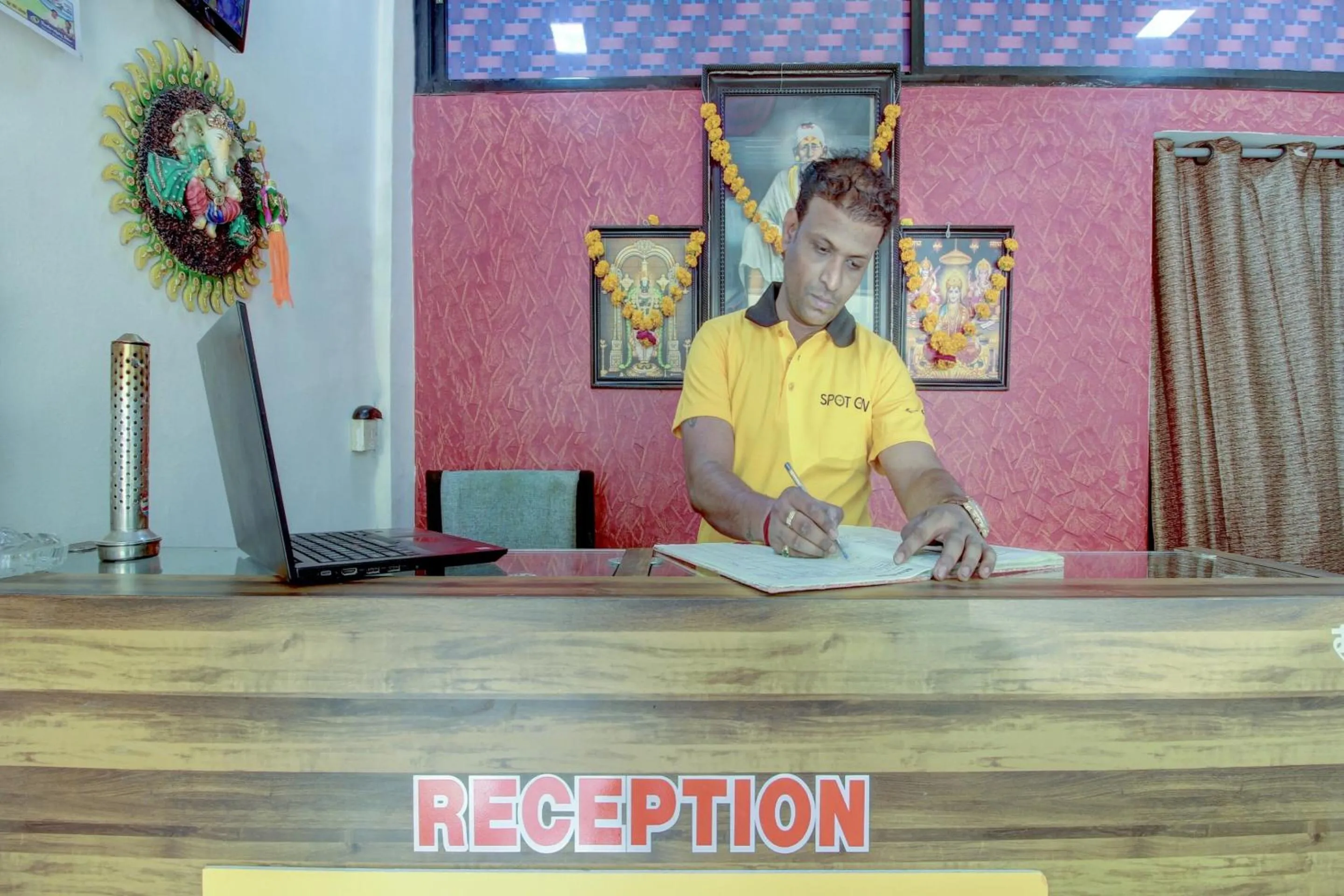 Lobby or reception in SPOT ON 63695 Hotel Sai Muskaan