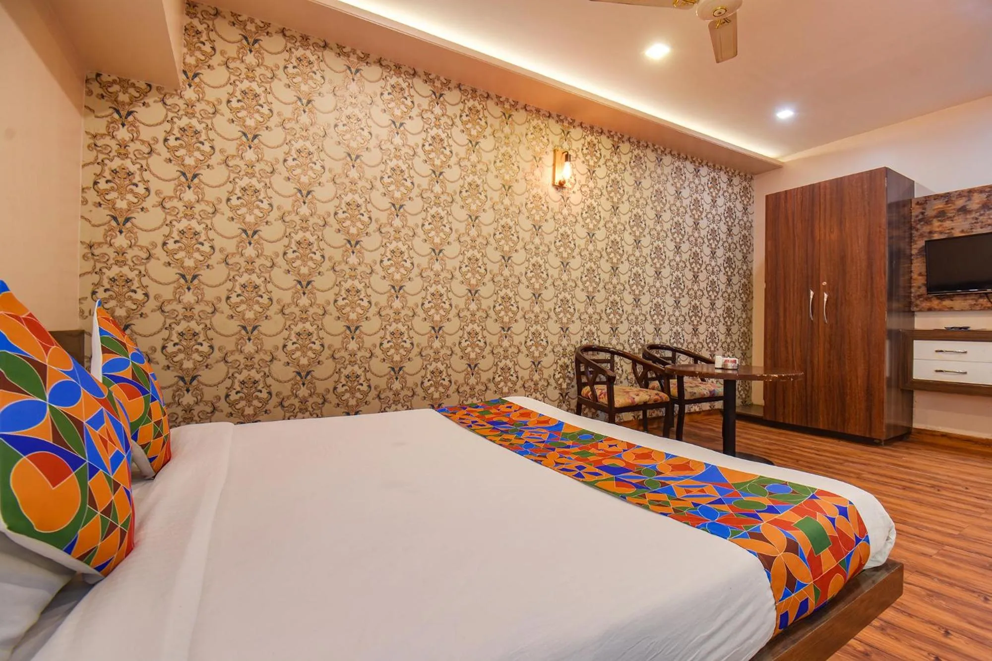 Bed in FabExpress Glory - Nr SkyWalk Bridge