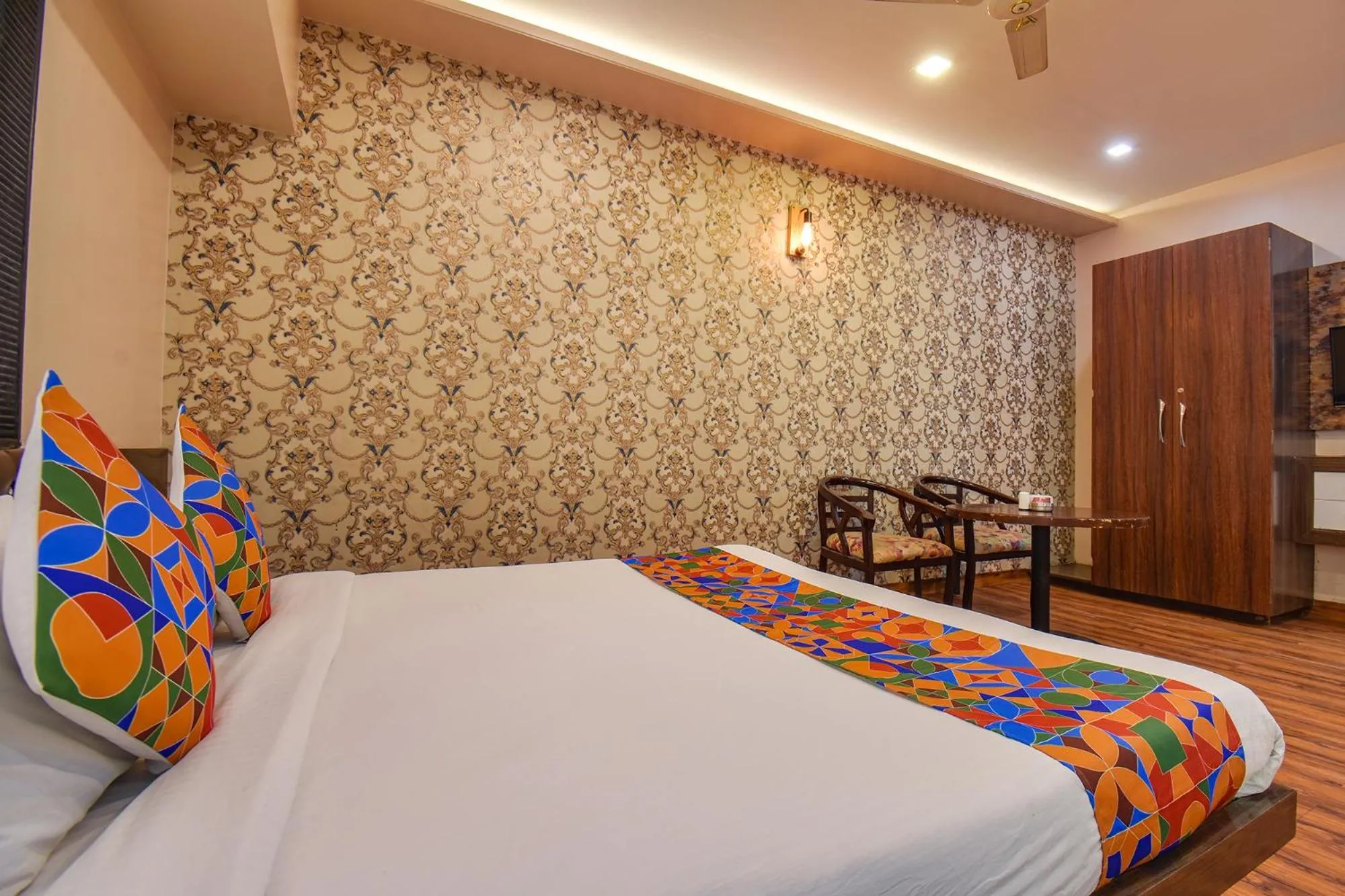 Bed in FabExpress Glory - Nr SkyWalk Bridge