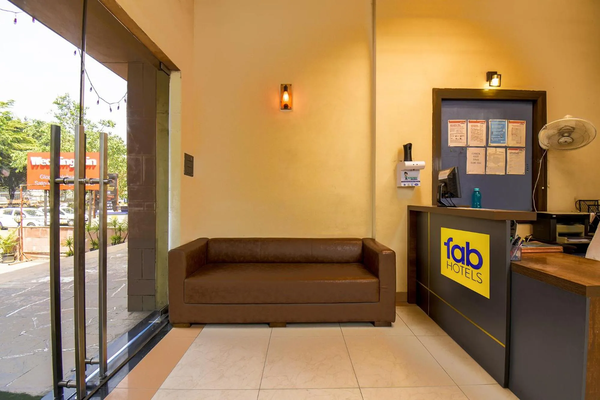 Lobby or reception in FabExpress Glory - Nr SkyWalk Bridge