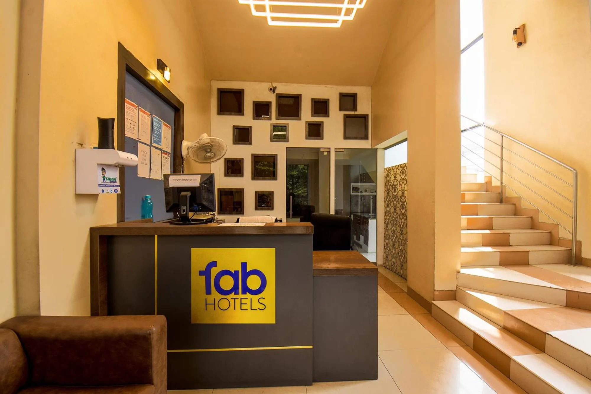 Lobby or reception in FabExpress Glory - Nr SkyWalk Bridge