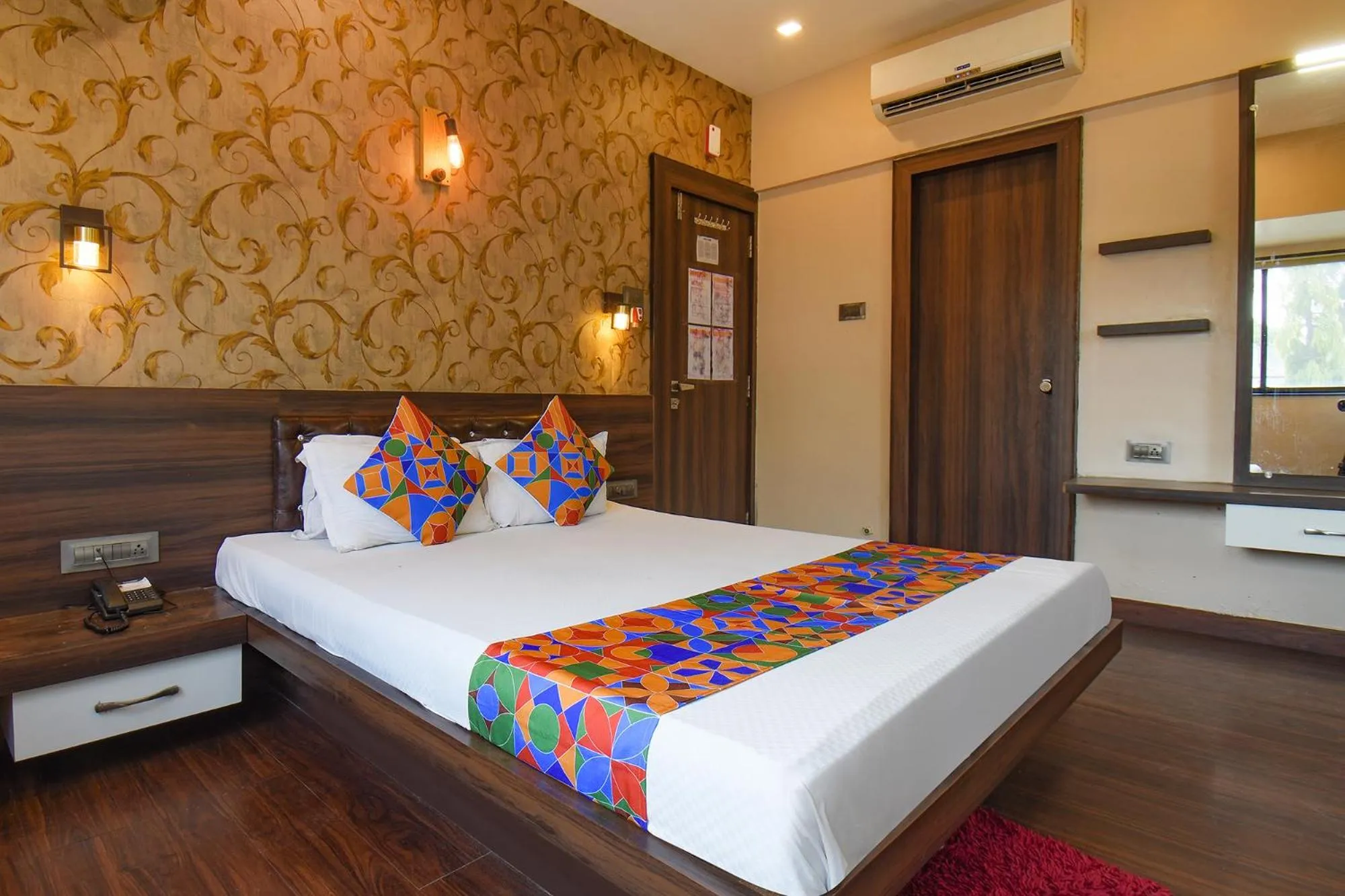 Bed in FabExpress Glory - Nr SkyWalk Bridge