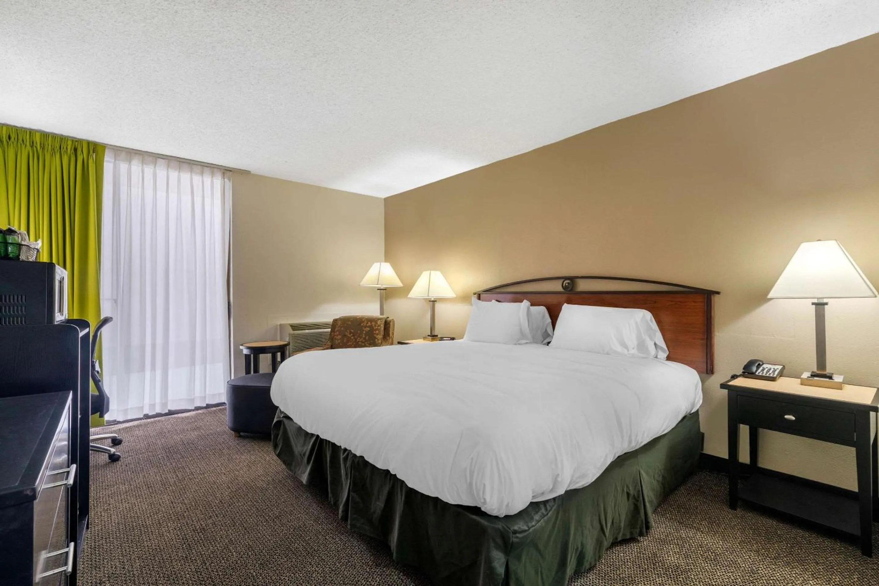 Photo of the whole room in Quality Inn Tyler - Lindale