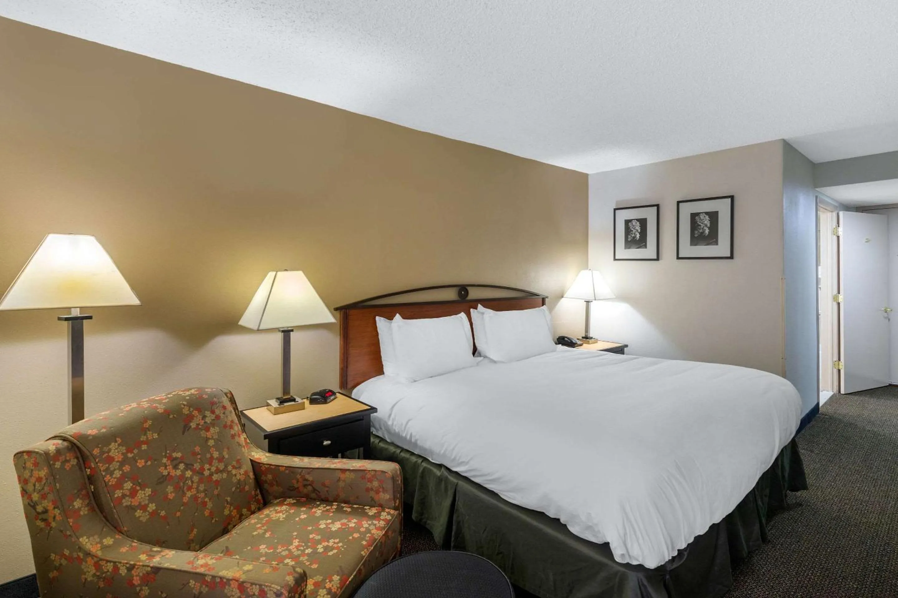 Photo of the whole room in Quality Inn Tyler - Lindale