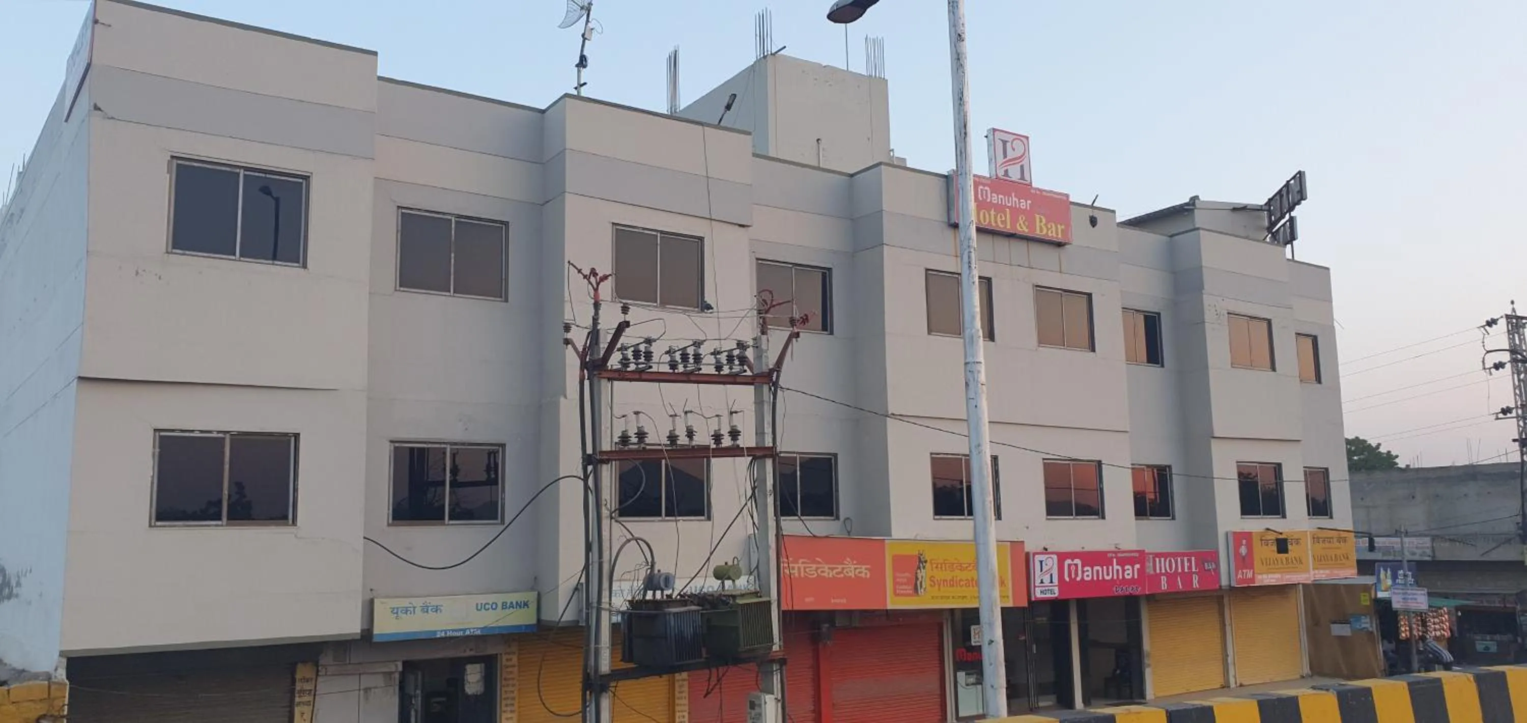Property building in HOTEL MANUHAR INN