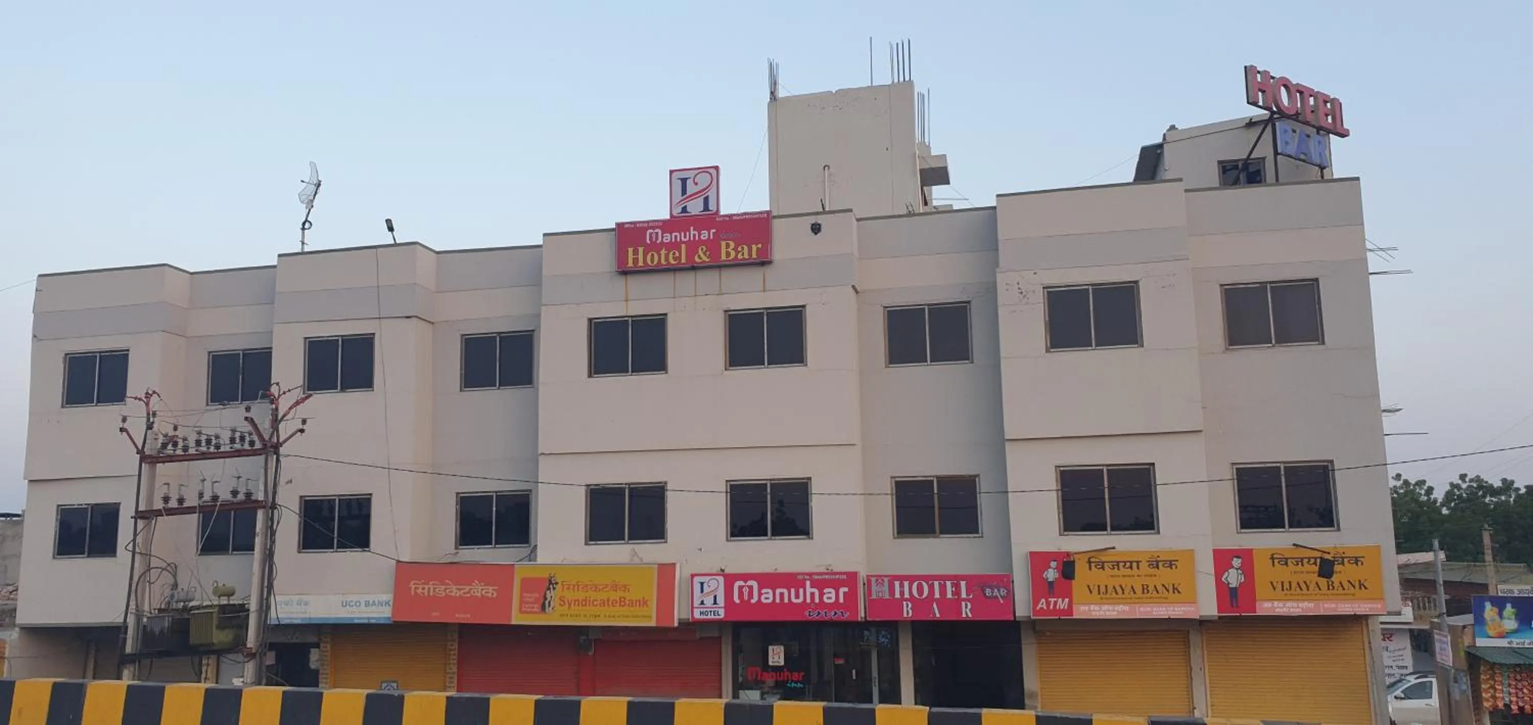 Property building in HOTEL MANUHAR INN
