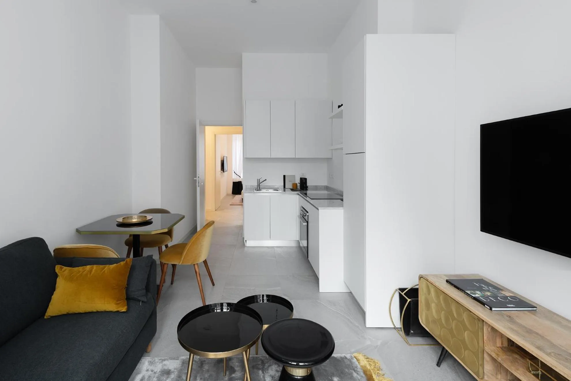 TV and multimedia in JOIVY Boutique Apartments Farneti