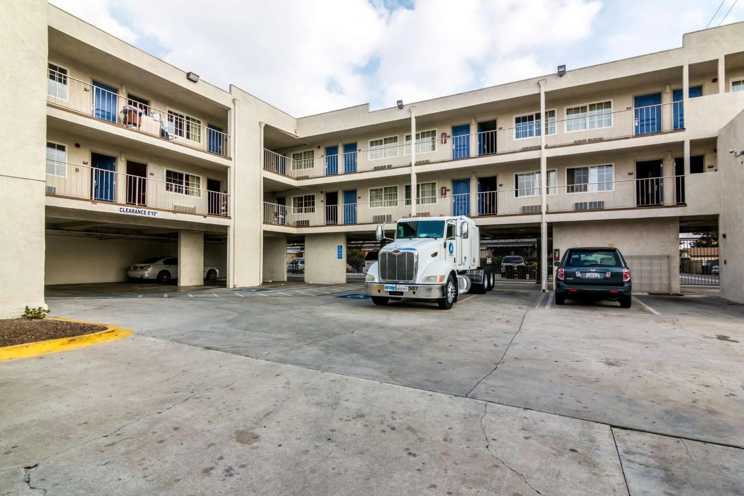 Property building in Motel 6 Bell Gardens, CA - Los Angeles