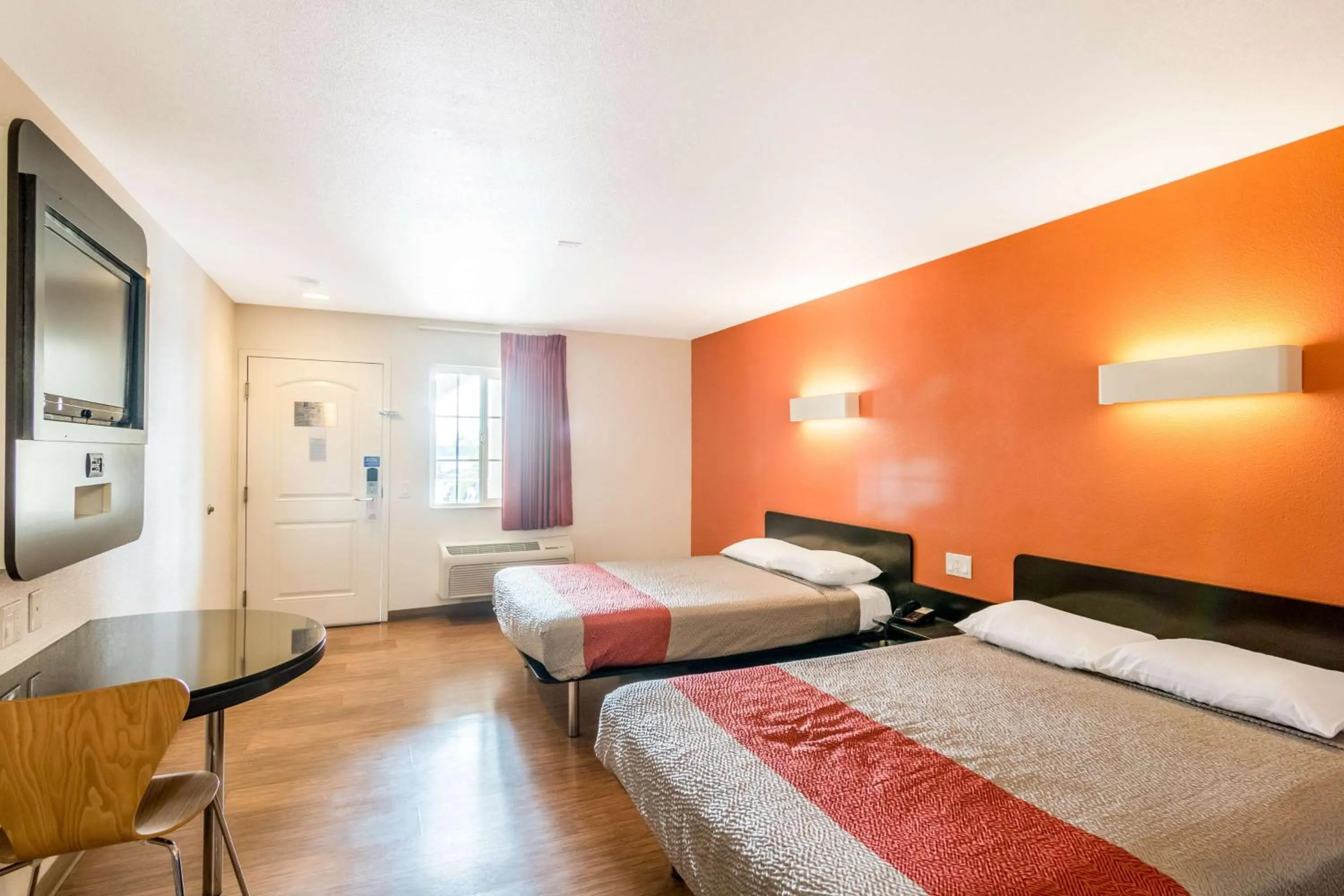 TV and multimedia, Bed in Motel 6 Bell Gardens, CA - Los Angeles