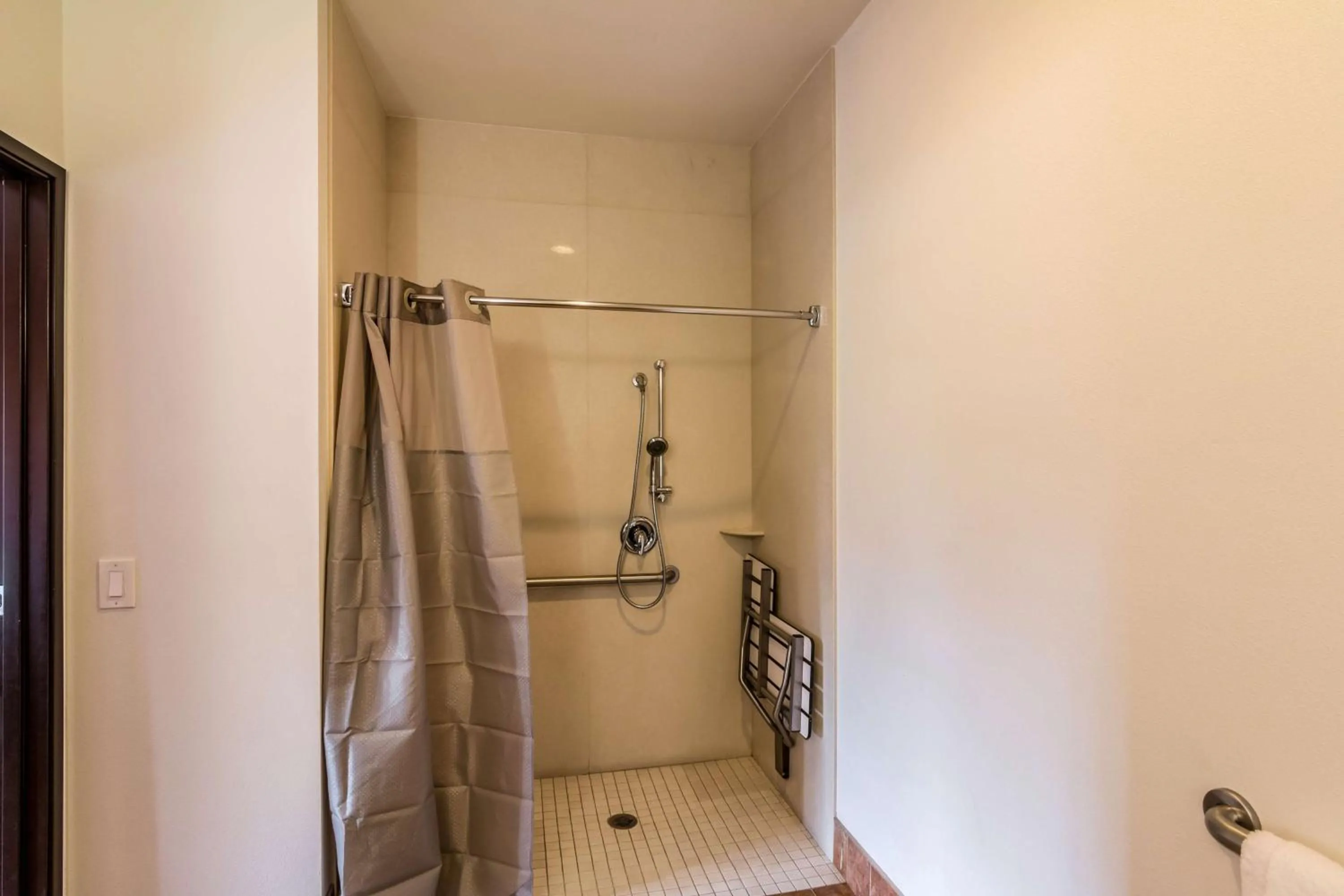 Bathroom in Motel 6 Bell Gardens, CA - Los Angeles