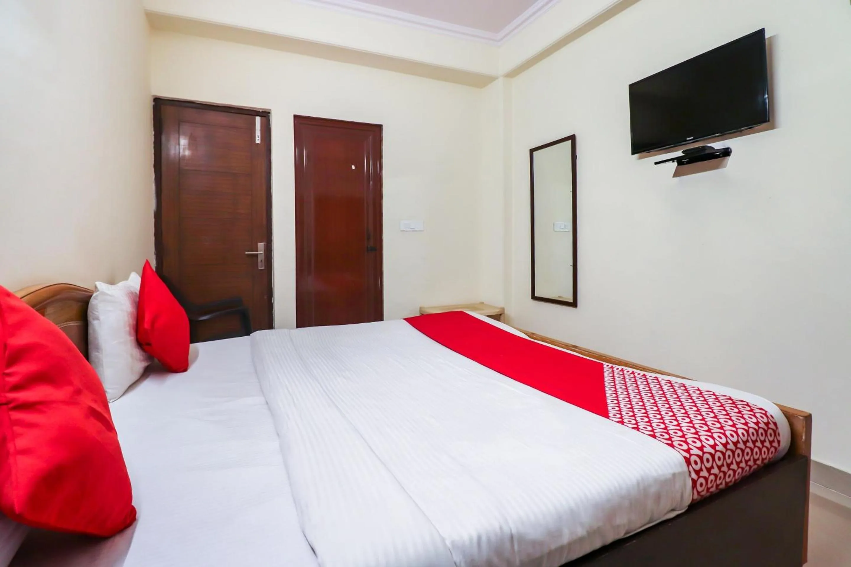 Bedroom, Bed in Hotel O Red Rose Residency