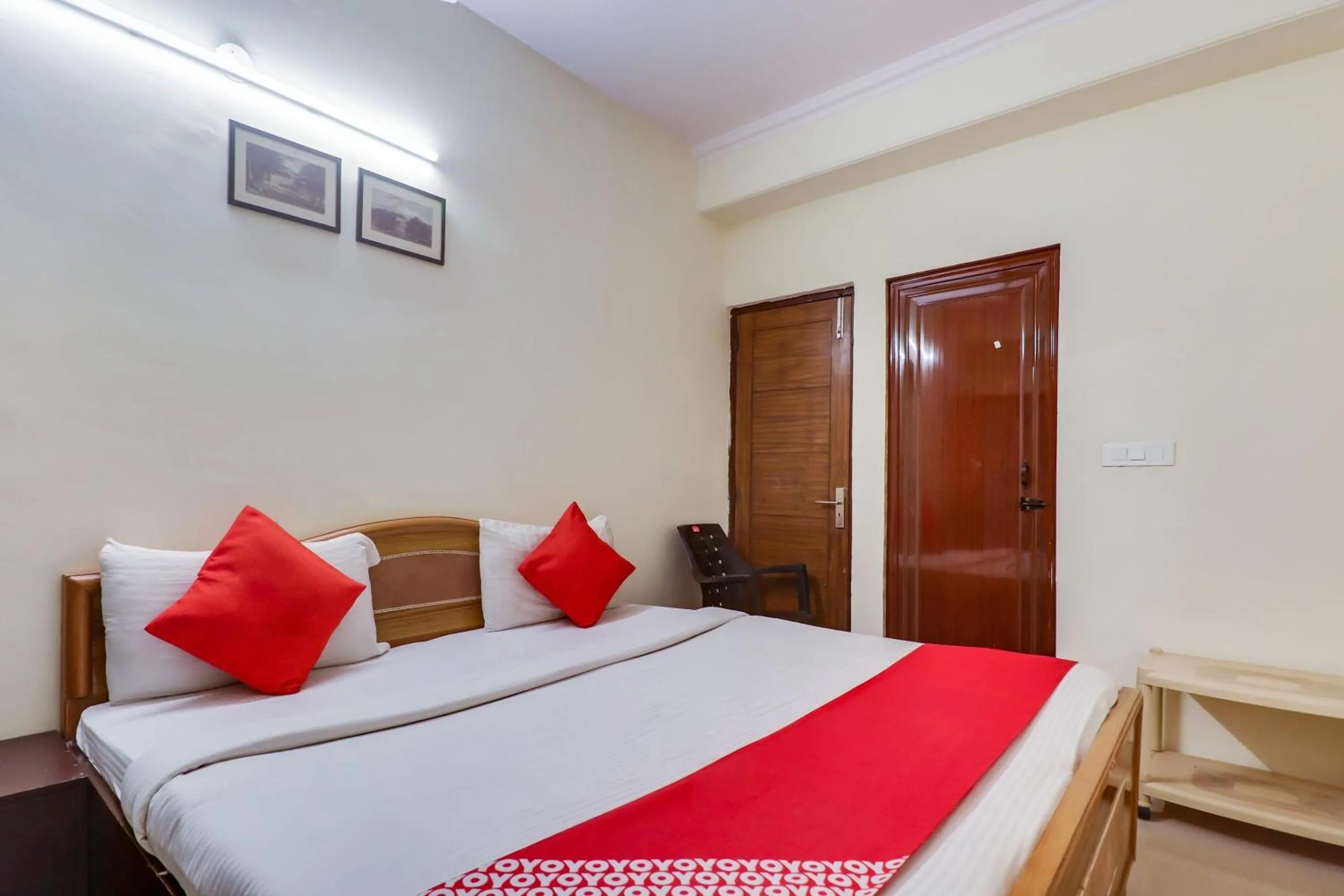Bedroom, Bed in Hotel O Red Rose Residency