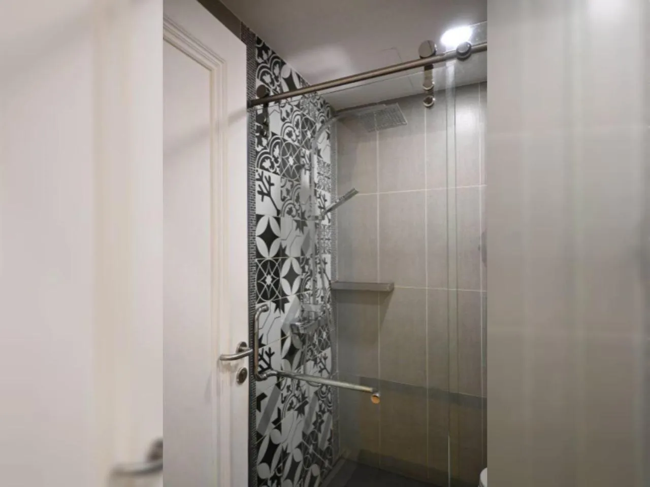Shower in Helen Fin Inn & Apartment