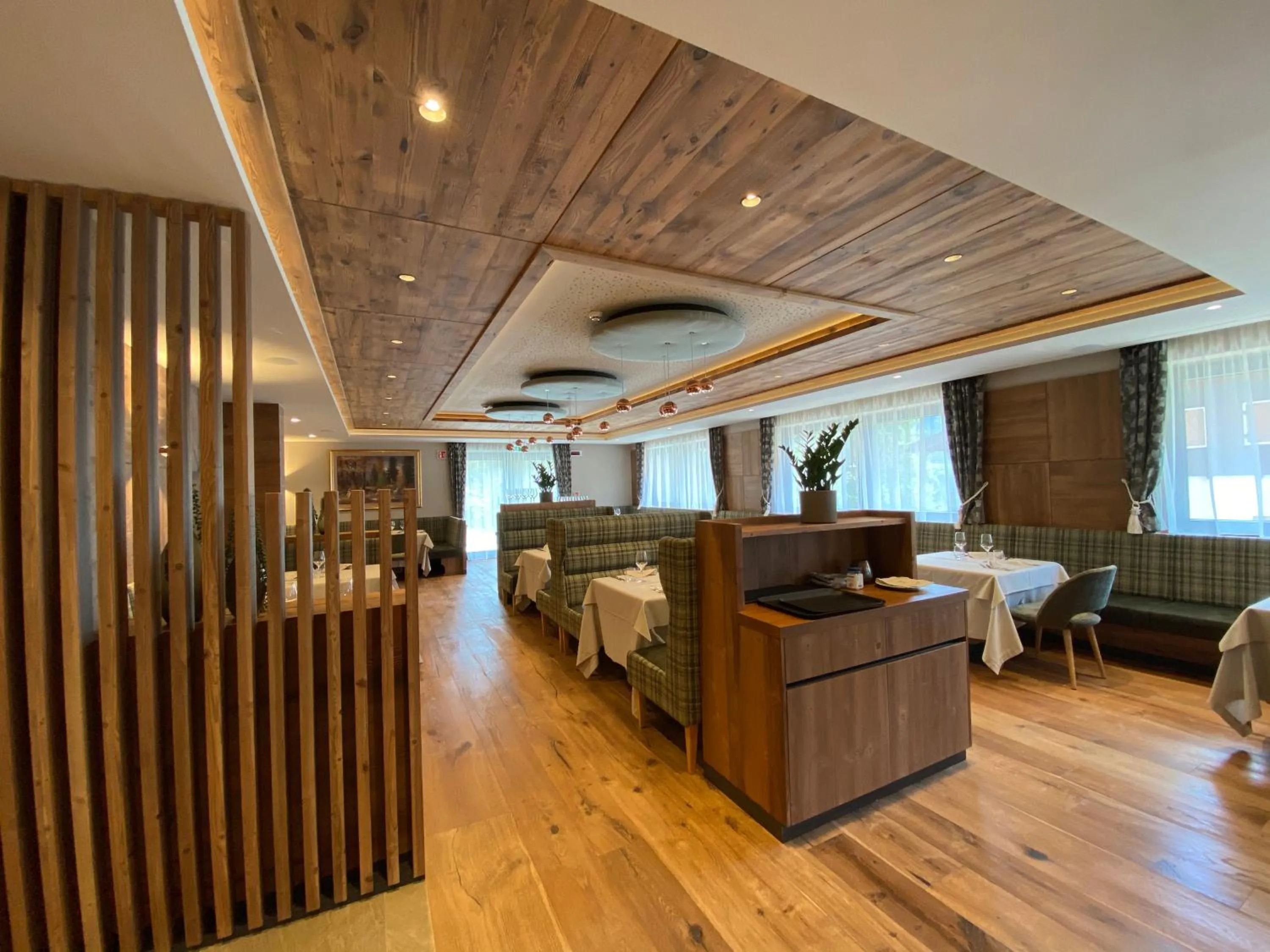 Restaurant/places to eat in Ciampedie Luxury Alpine Spa Hotel