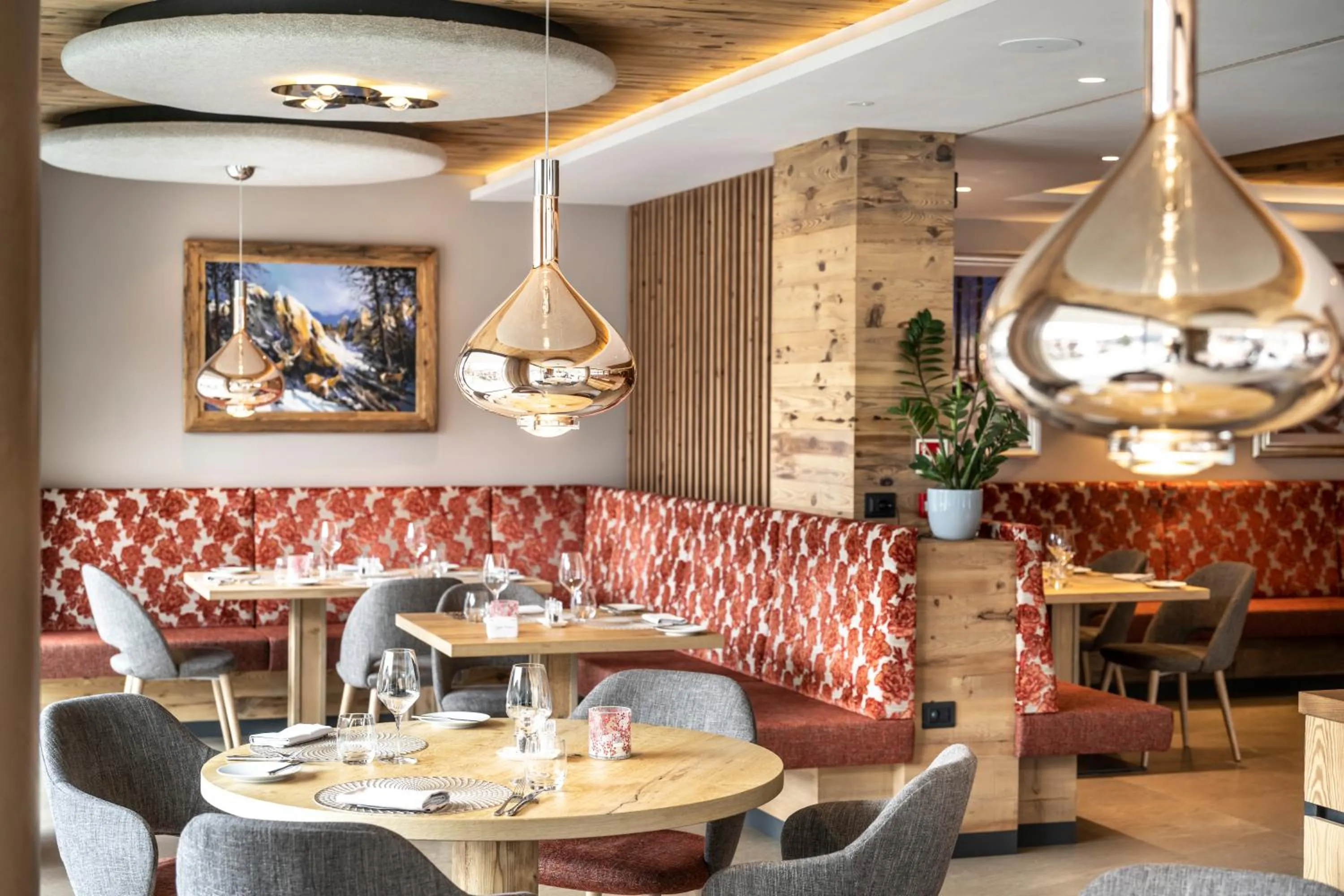 Restaurant/places to eat in Ciampedie Luxury Alpine Spa Hotel