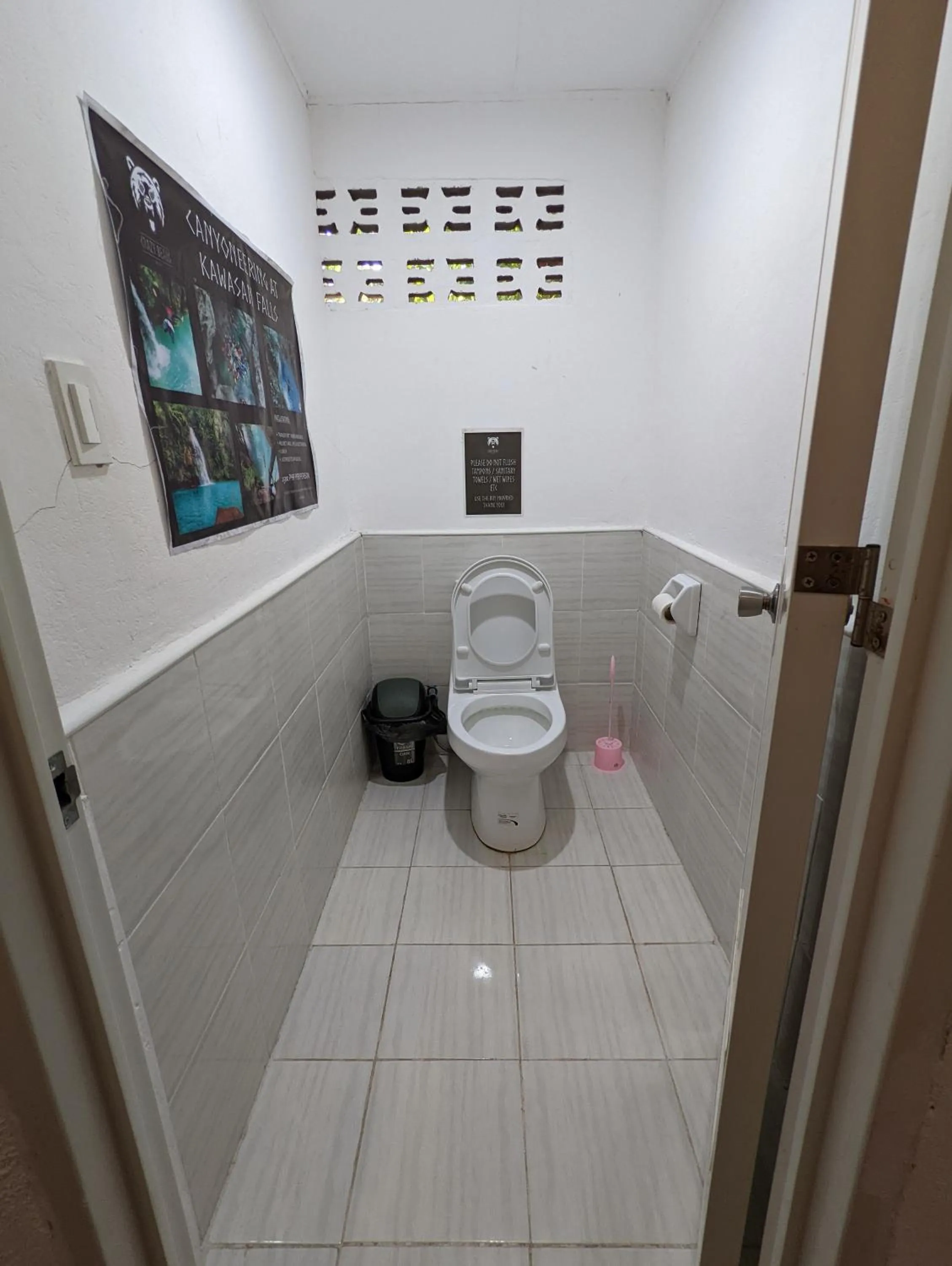 Toilet in Crazy Bears Hostel