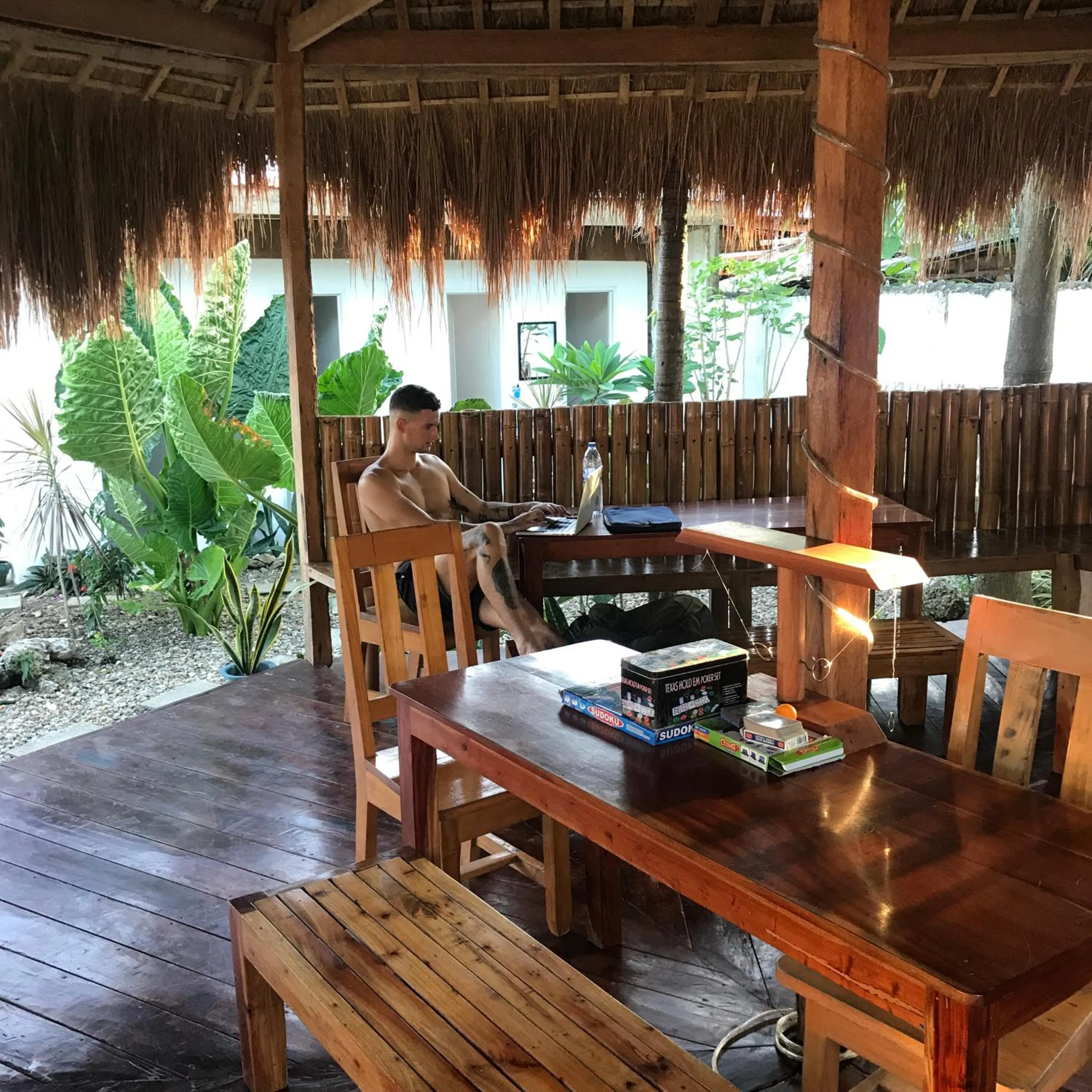 Restaurant/places to eat in Crazy Bears Hostel