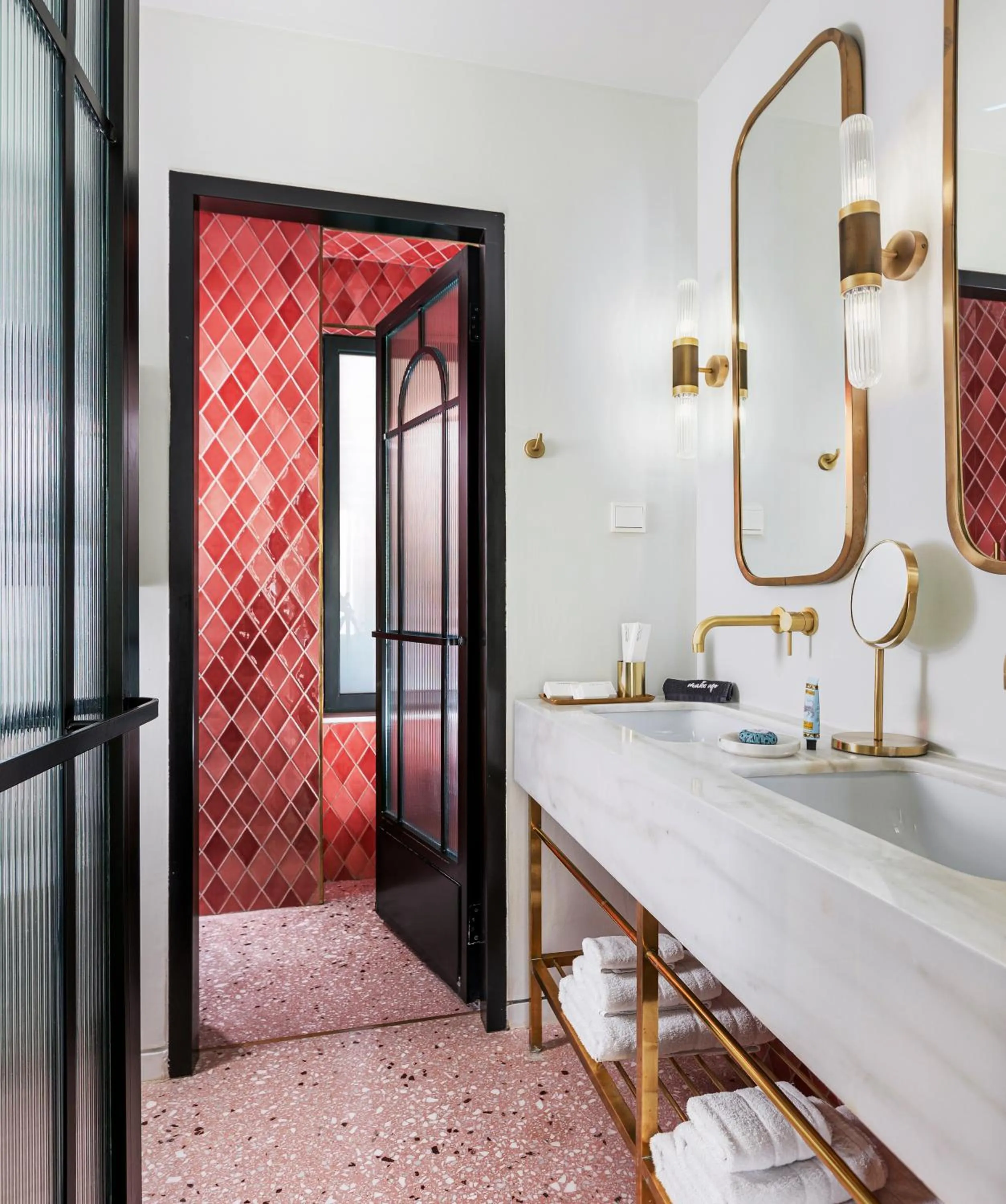 Shower in Gatsby Athens