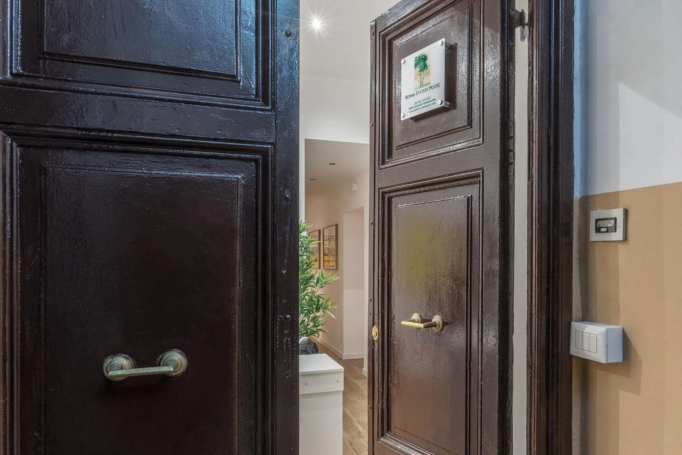 Facade/entrance in Roman Station House