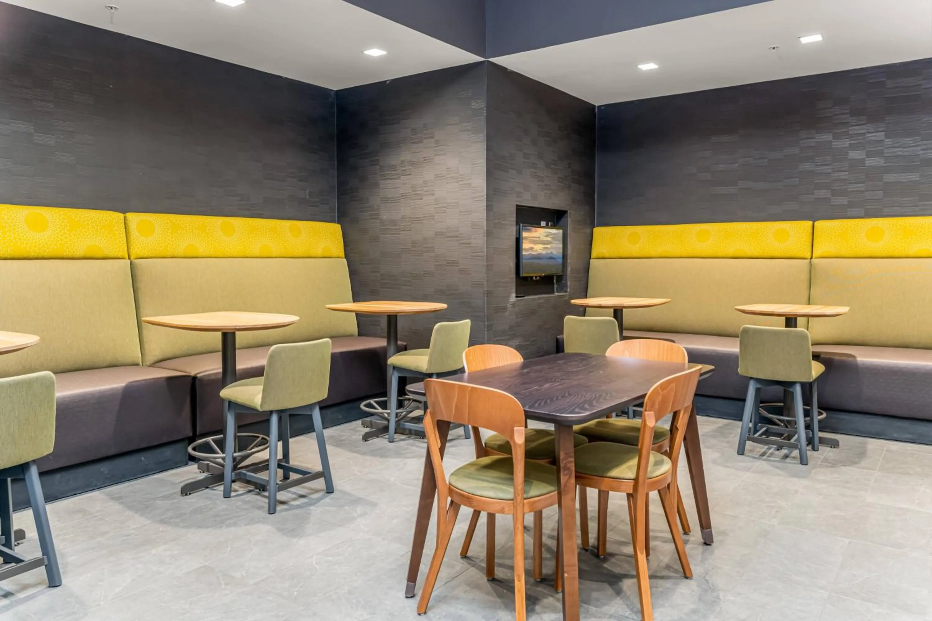 Restaurant/places to eat in Courtyard Asheville Biltmore Village