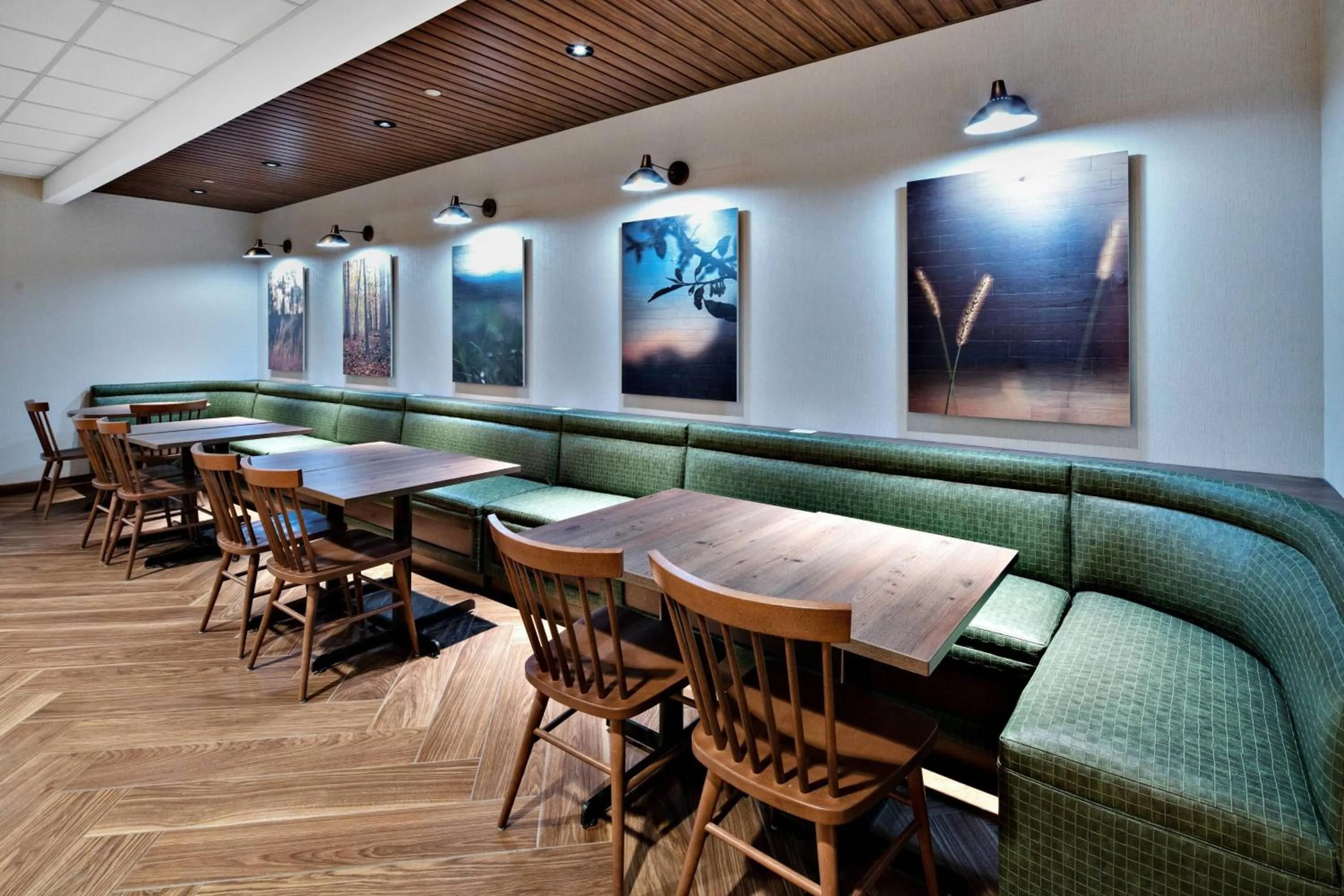 Breakfast in Fairfield Inn & Suites Columbus New Albany