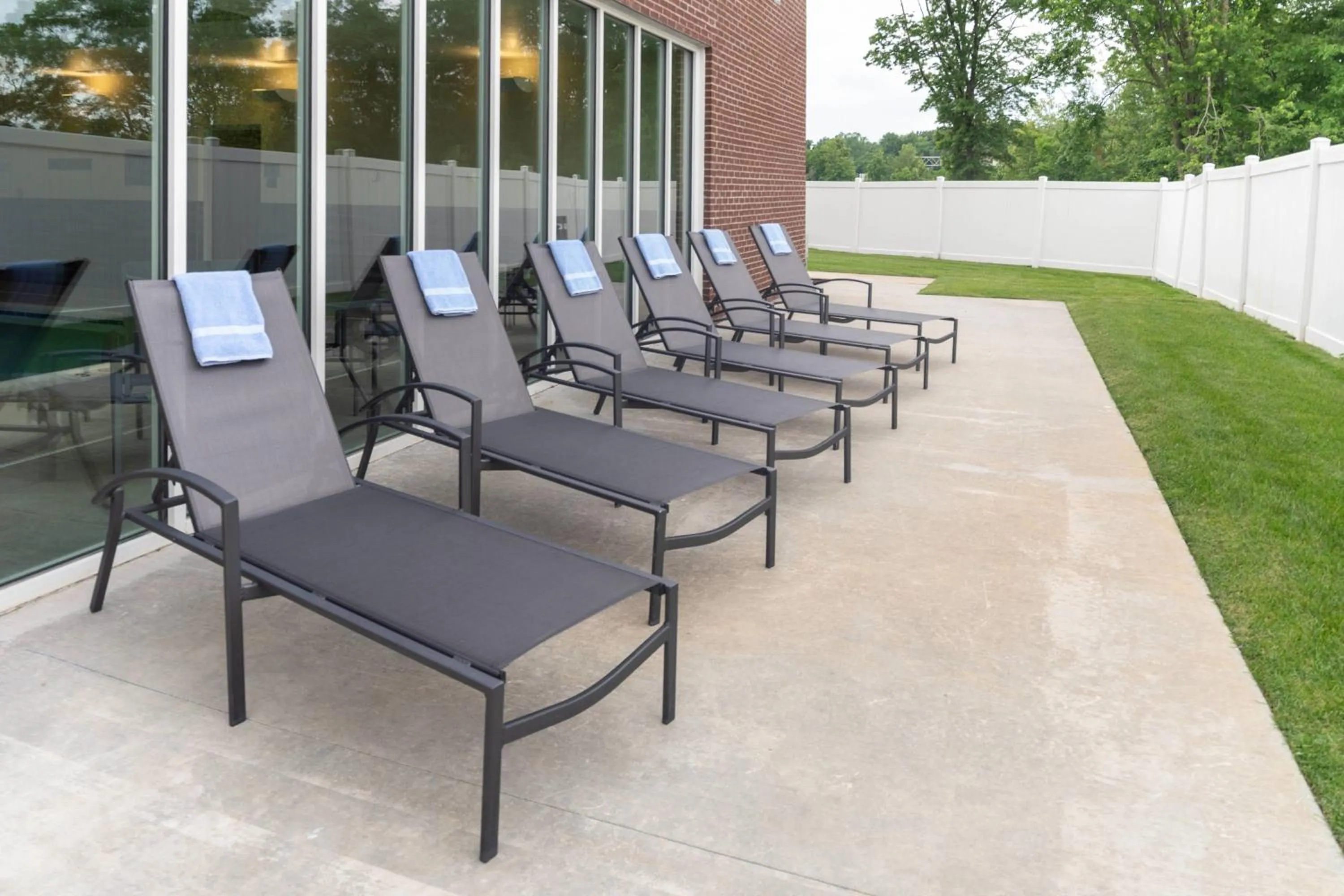 Swimming pool in Fairfield Inn & Suites Columbus New Albany