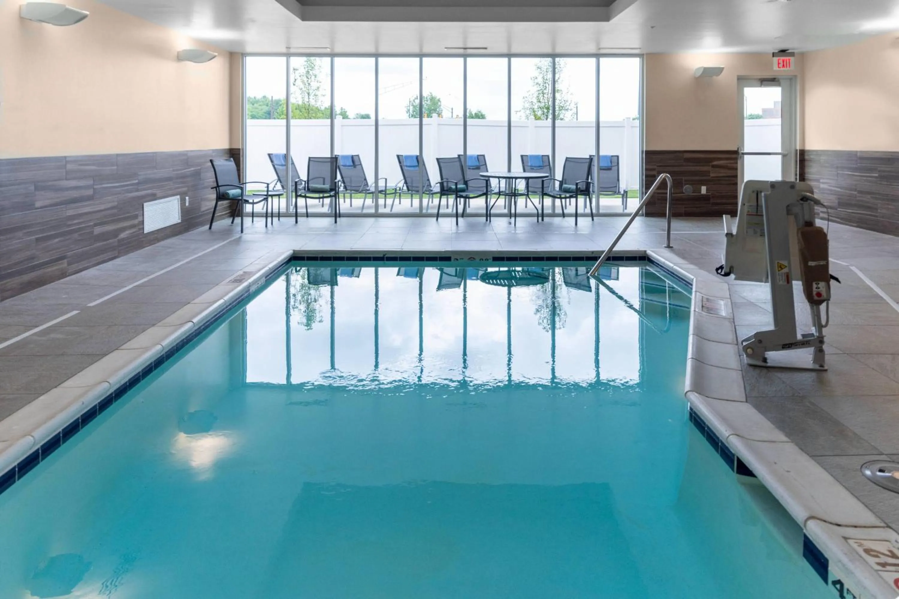 Swimming pool in Fairfield Inn & Suites Columbus New Albany