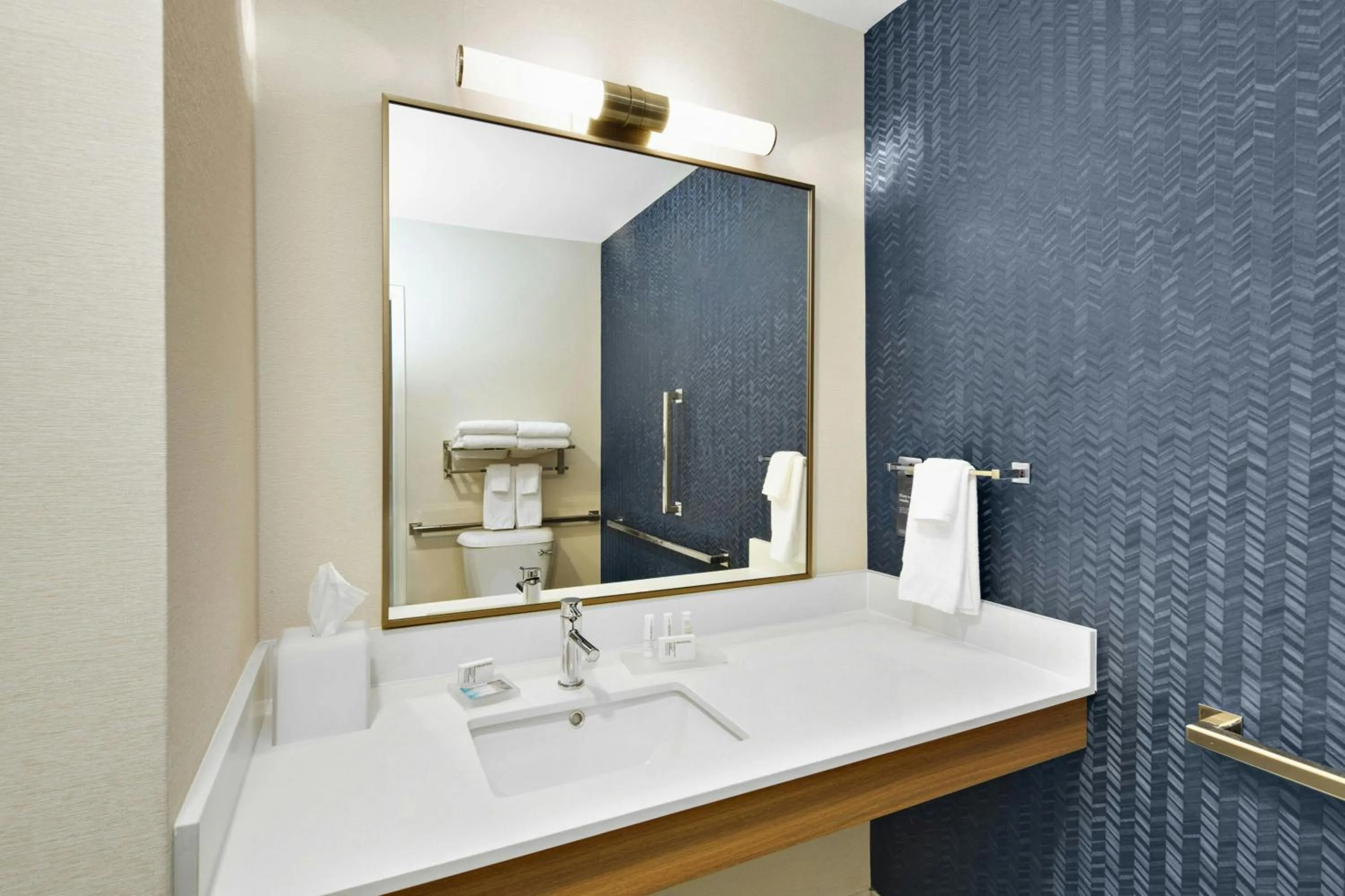 Bathroom in Fairfield Inn & Suites Columbus New Albany