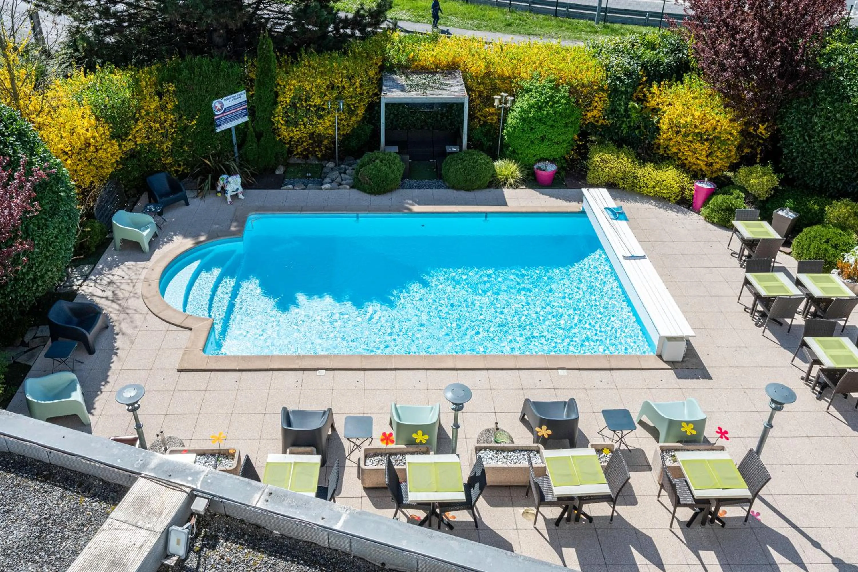 Swimming pool in The Originals City, Hôtel du Faucigny, Cluses Ouest