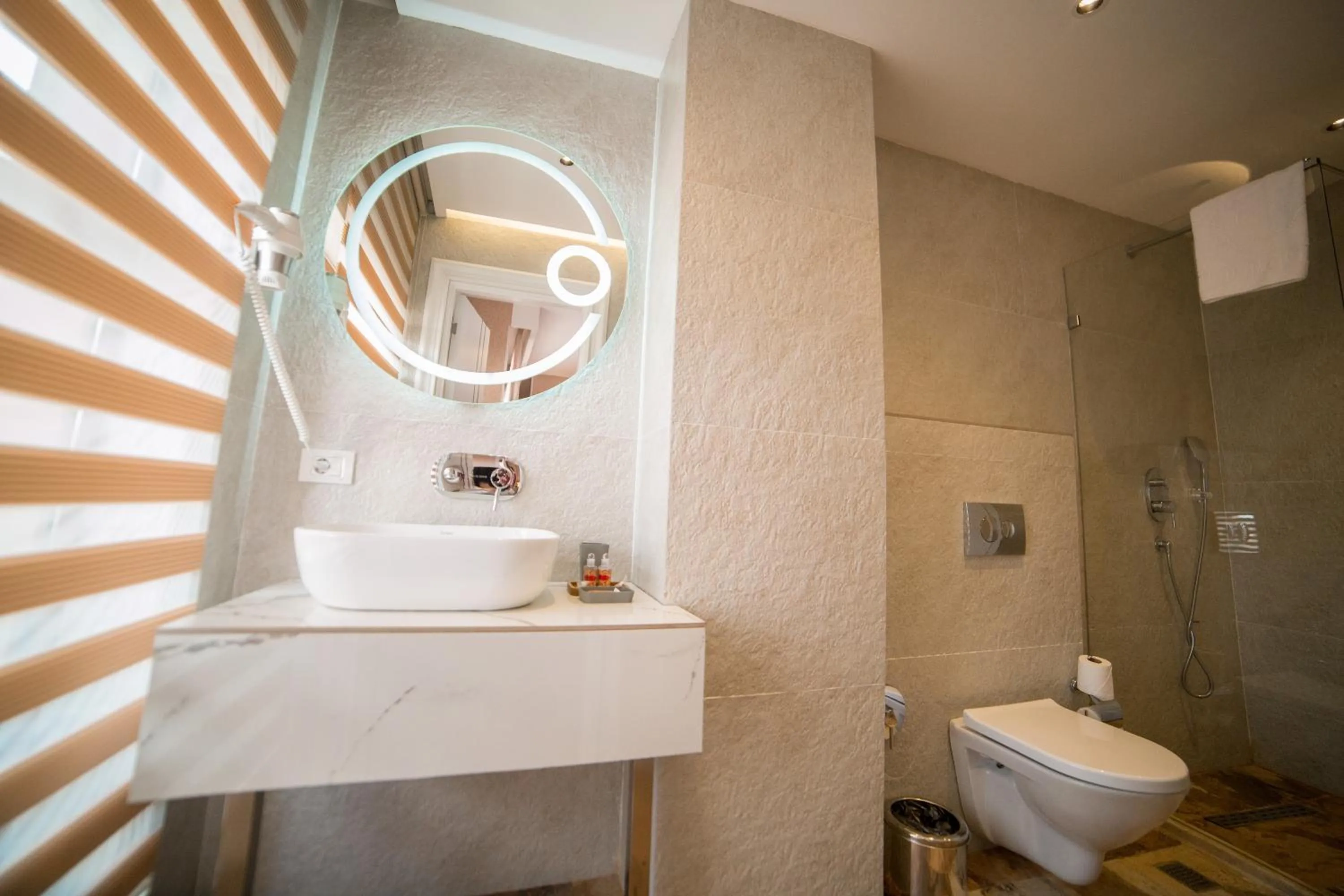 Bathroom in Parkway Inn Hotel & Spa