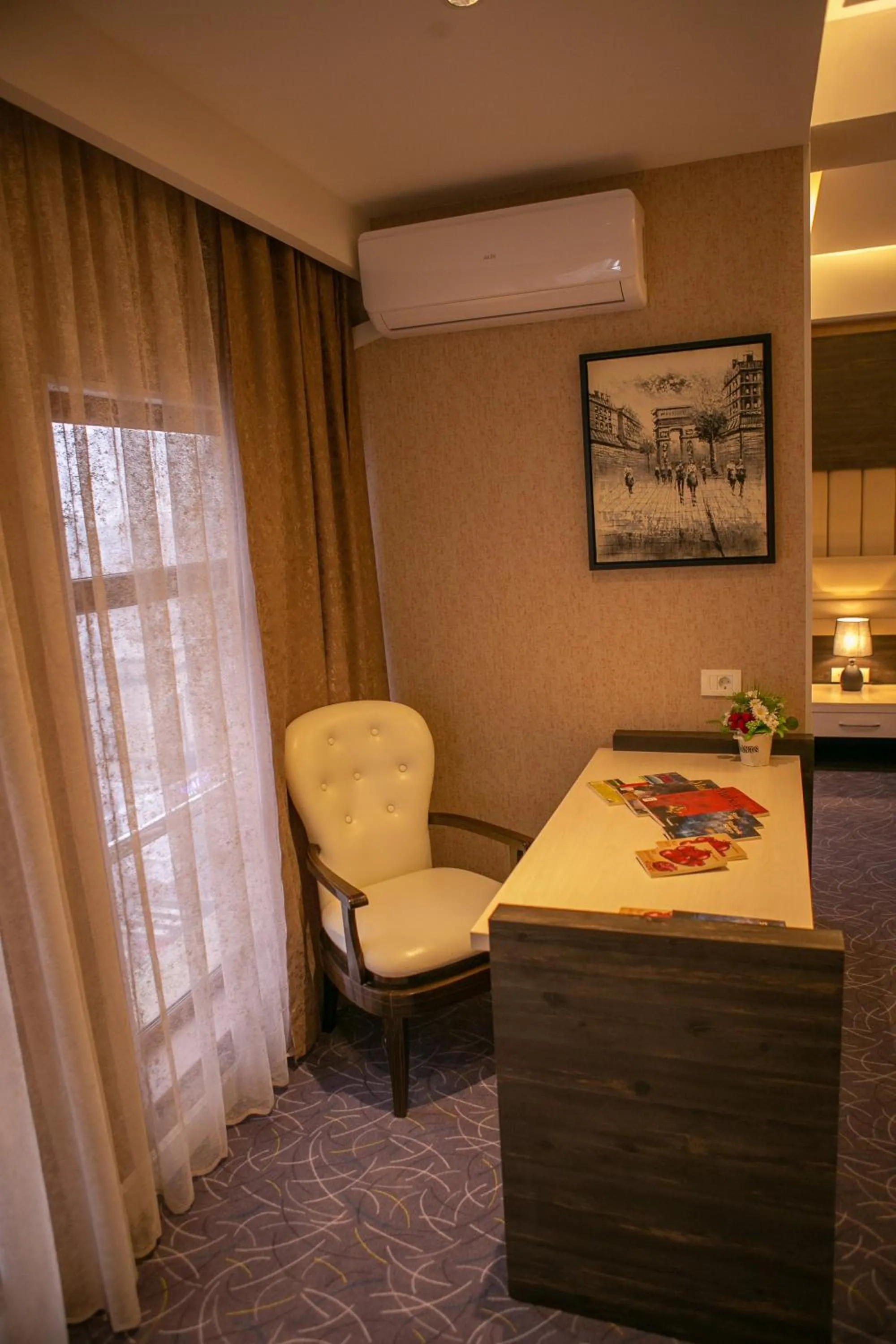 Seating area in Parkway Inn Hotel & Spa