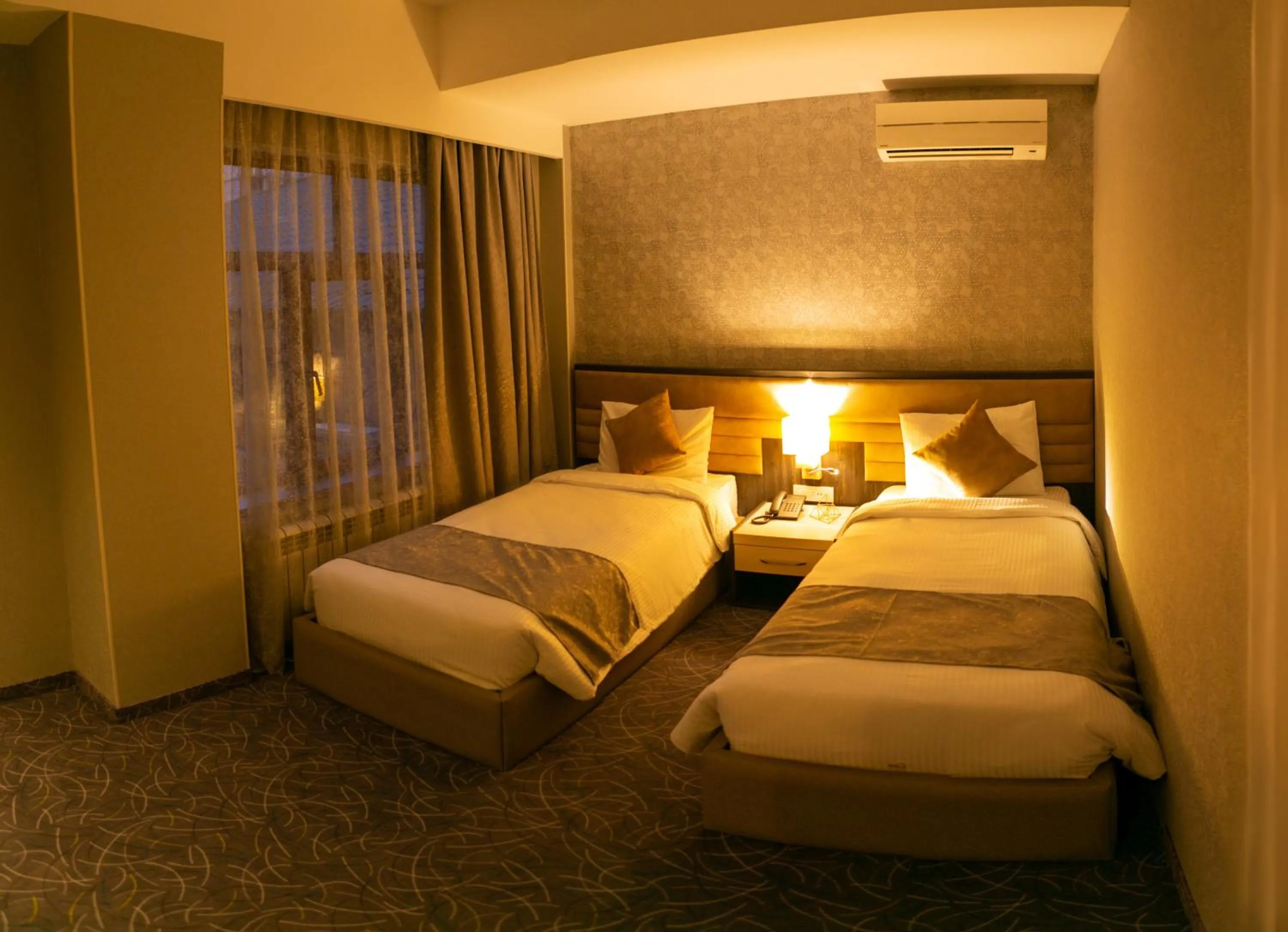 Bed in Parkway Inn Hotel & Spa