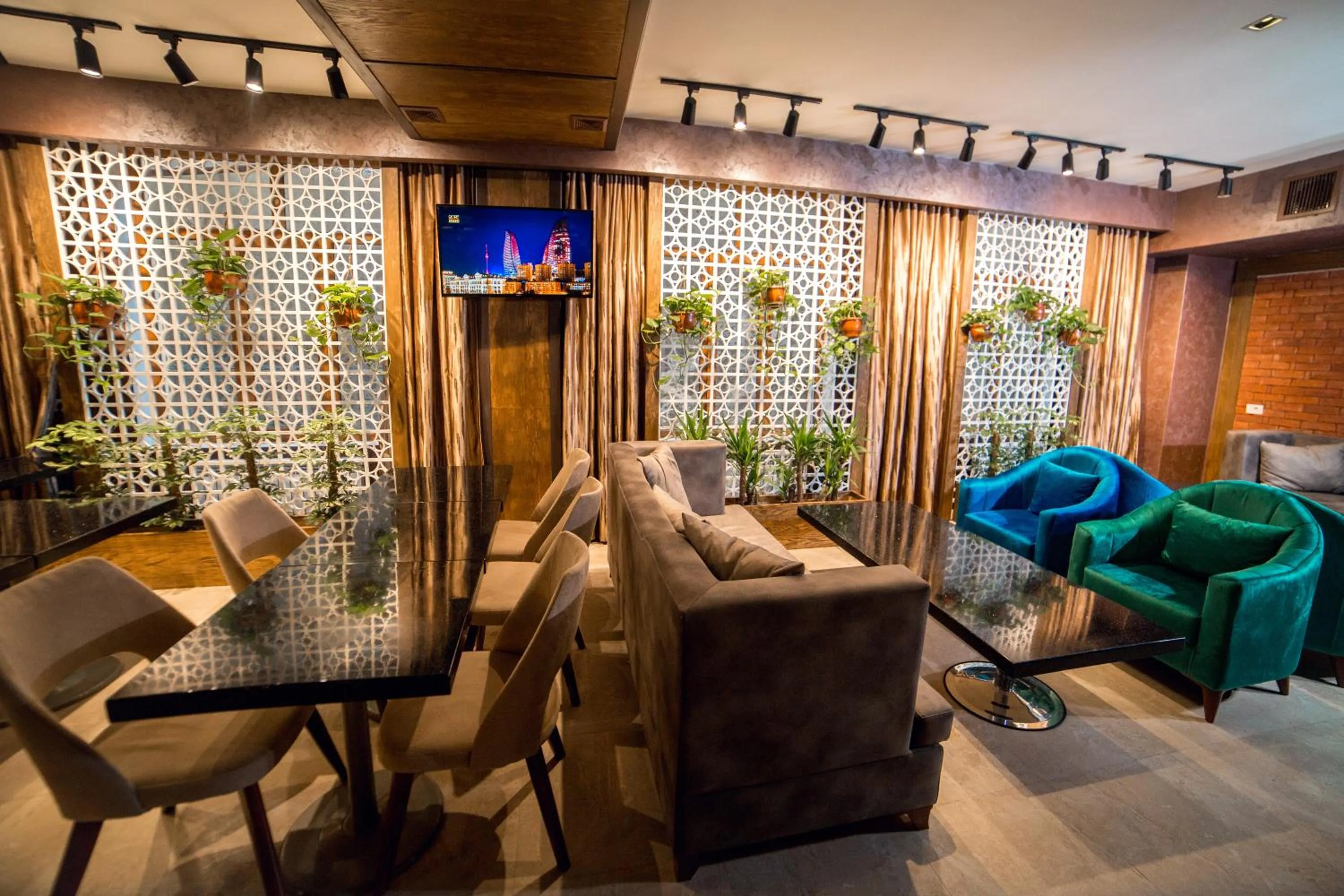 Restaurant/places to eat in Parkway Inn Hotel & Spa