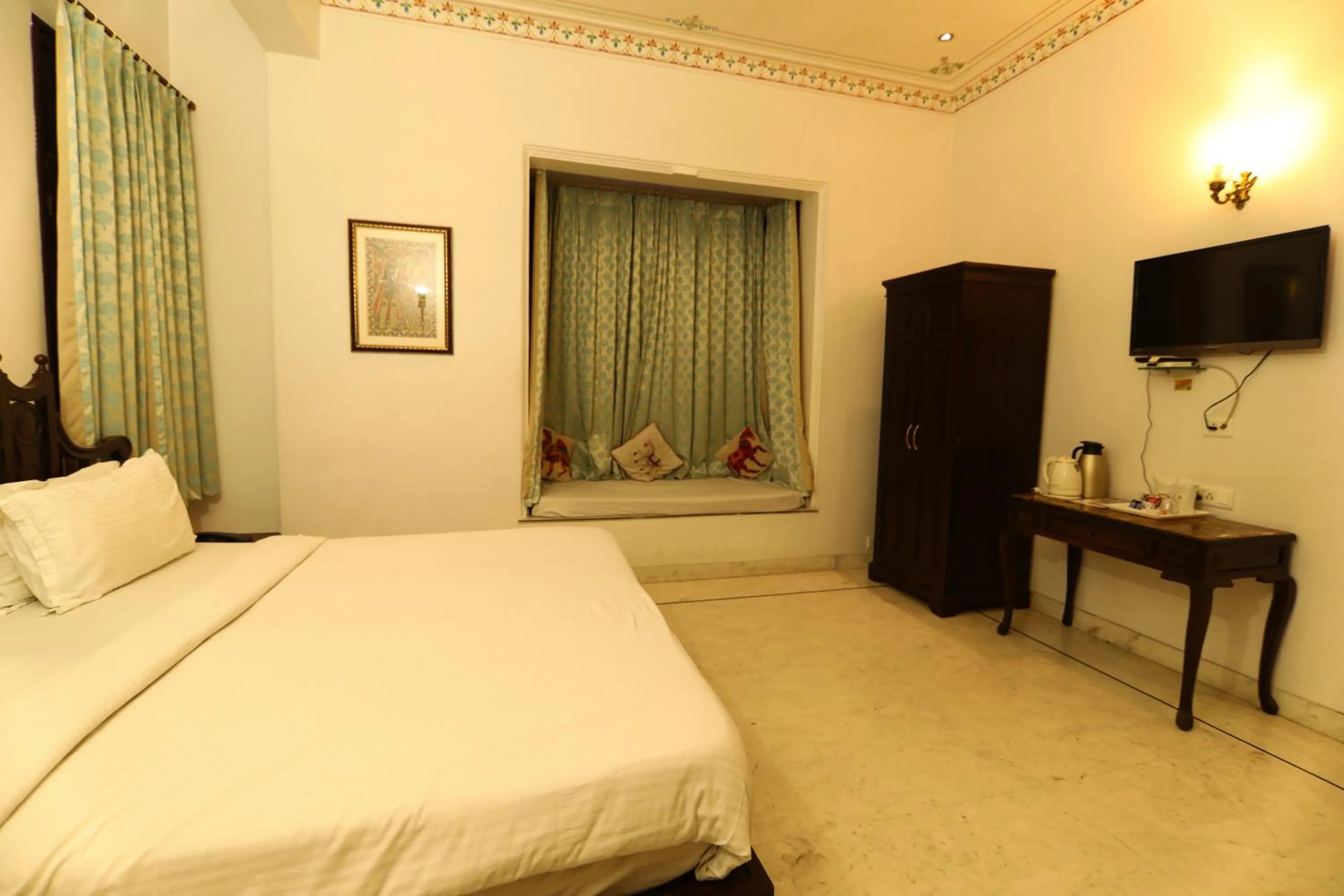 King Studio in Hotel Boheda Palace - 1KM away from Lake Pichola
